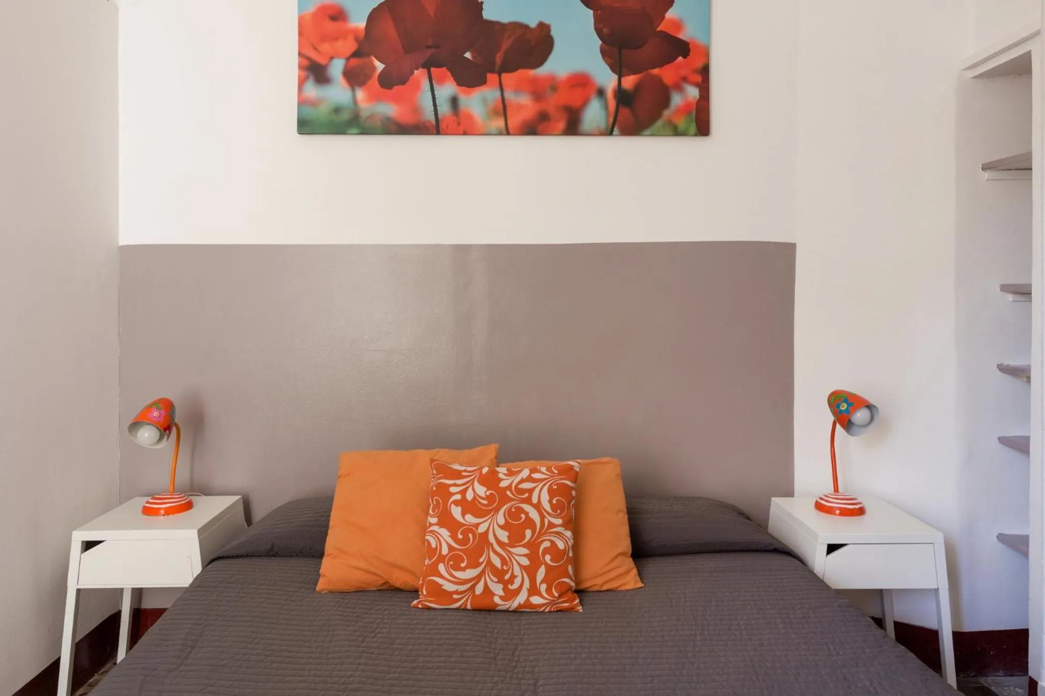 Bed in Da Gianni e Lucia Rooms with bathroom in the city center