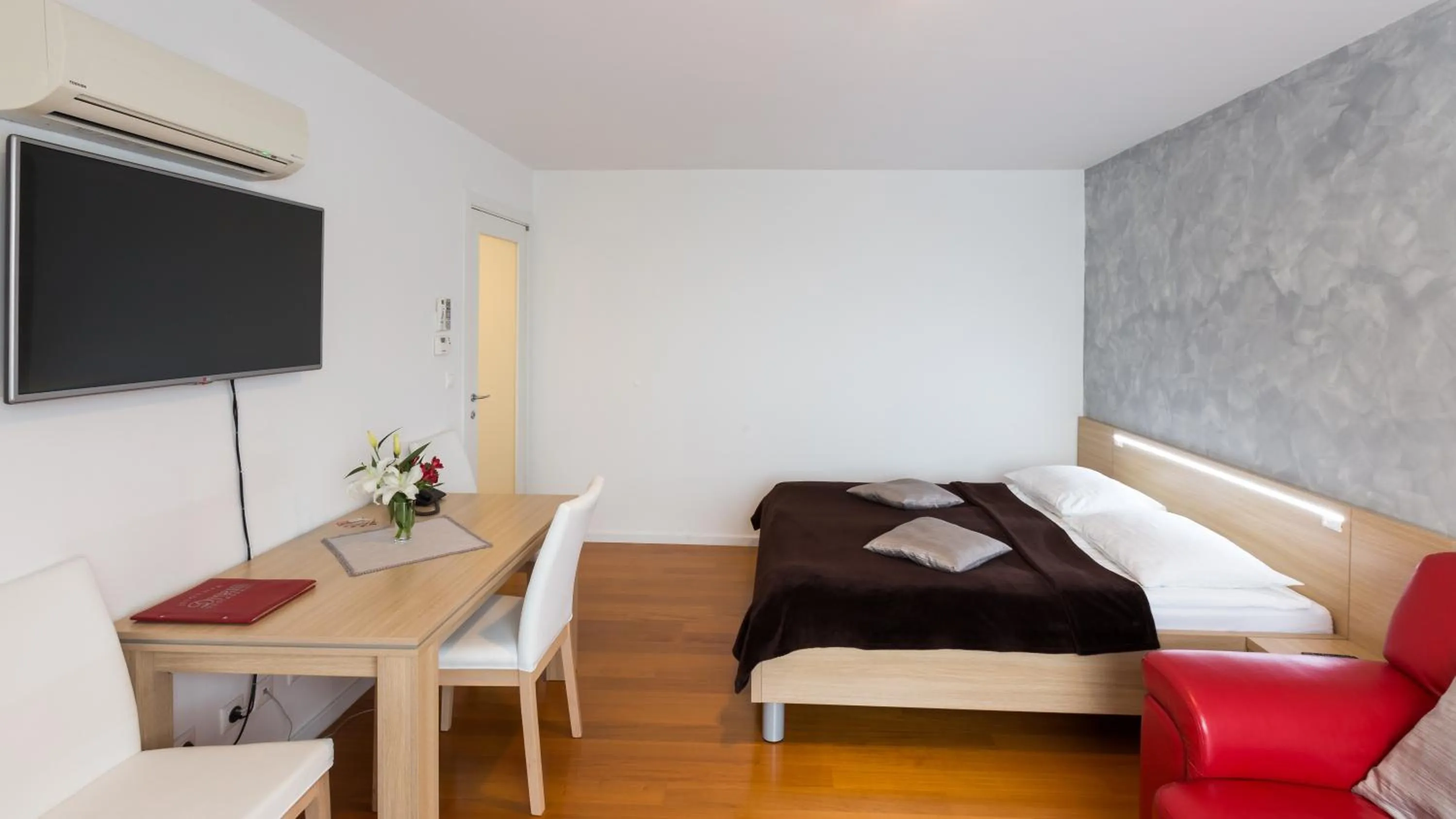 TV and multimedia, Bed in Dream Hotel