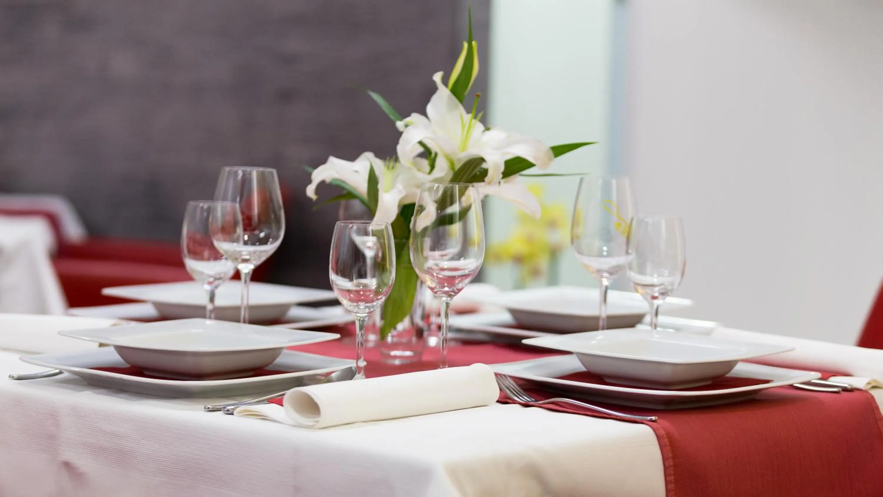 Restaurant/places to eat in Dream Hotel