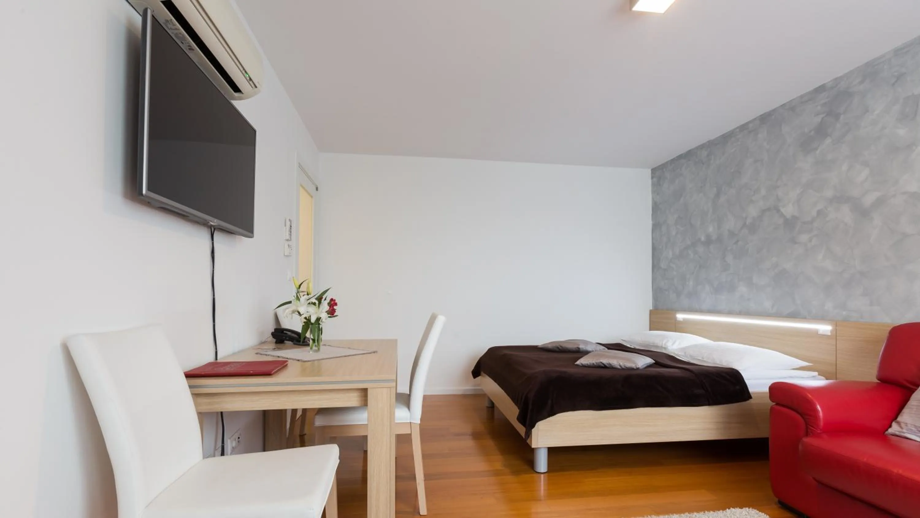 Bedroom, Bed in Dream Hotel