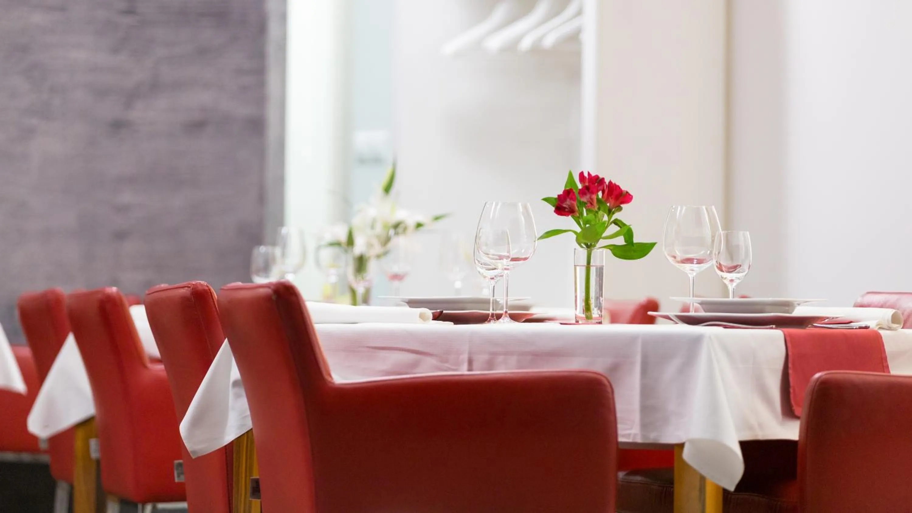 Restaurant/places to eat in Dream Hotel