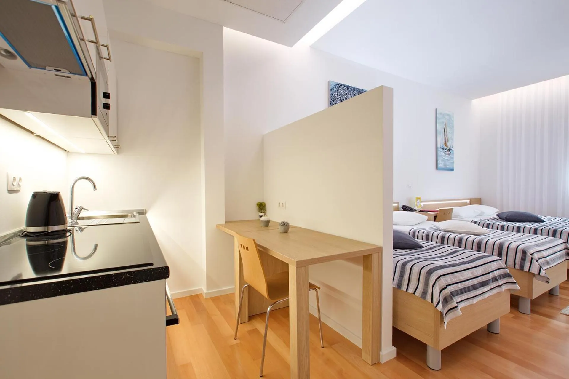 Kitchen or kitchenette, Bed in Dream Hotel