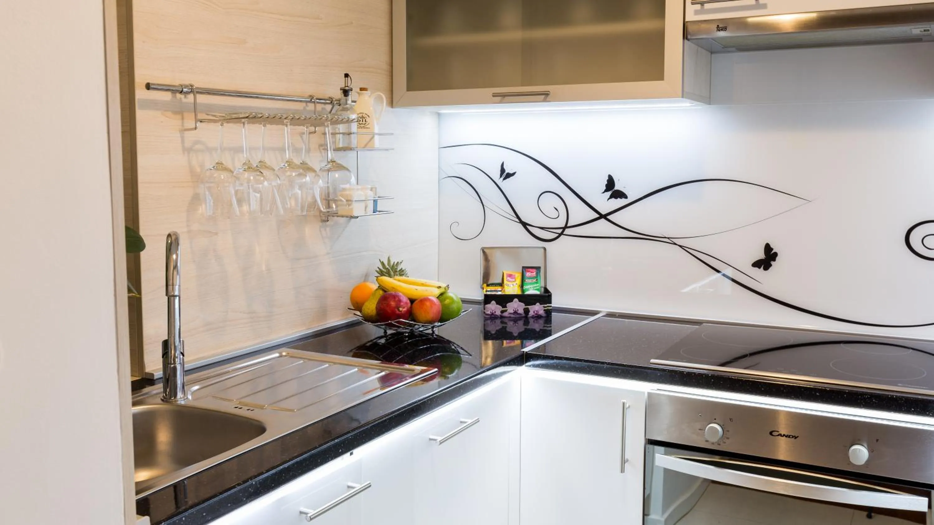 Kitchen or kitchenette in Dream Hotel