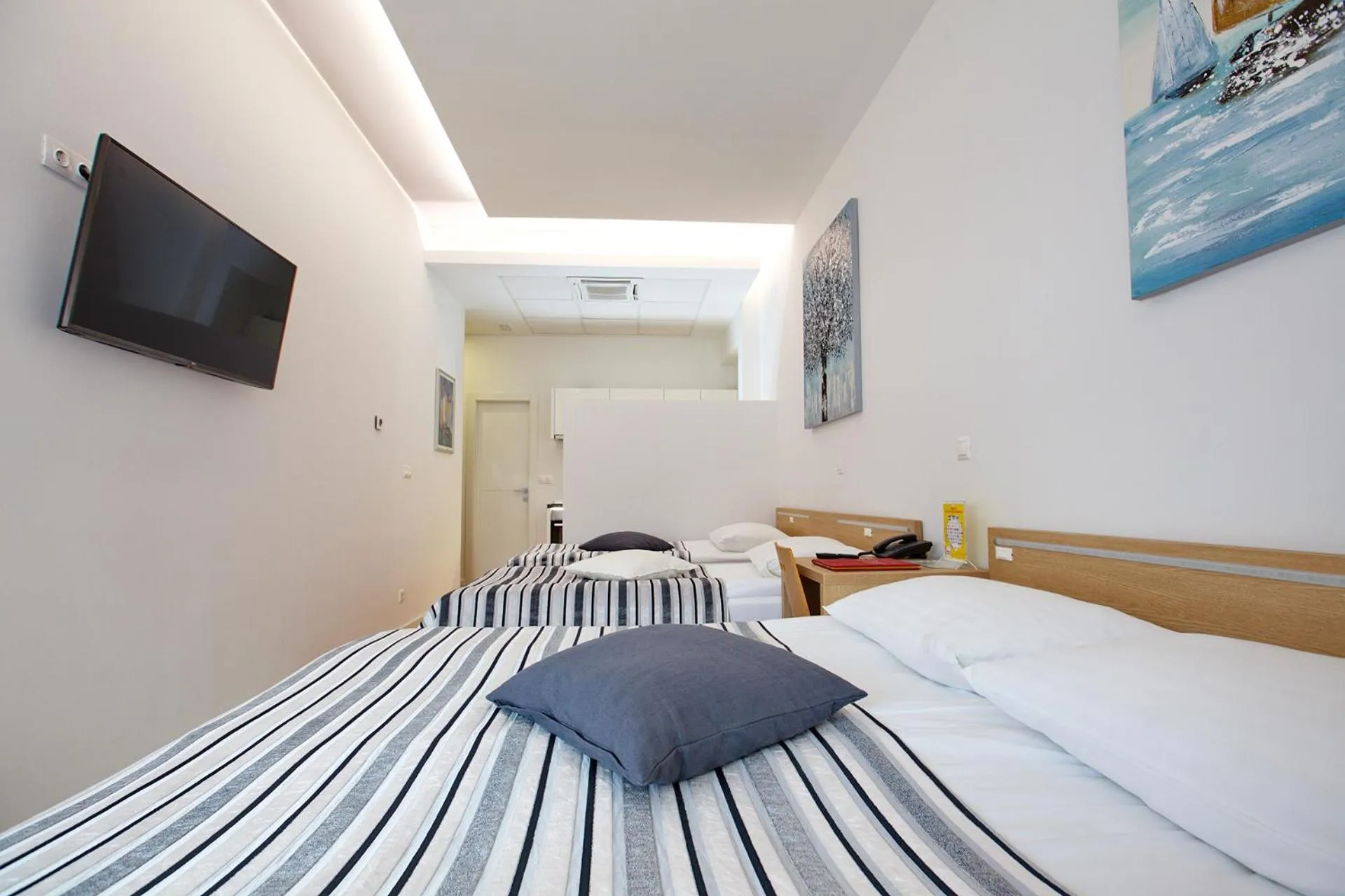 Photo of the whole room, Bed in Dream Hotel