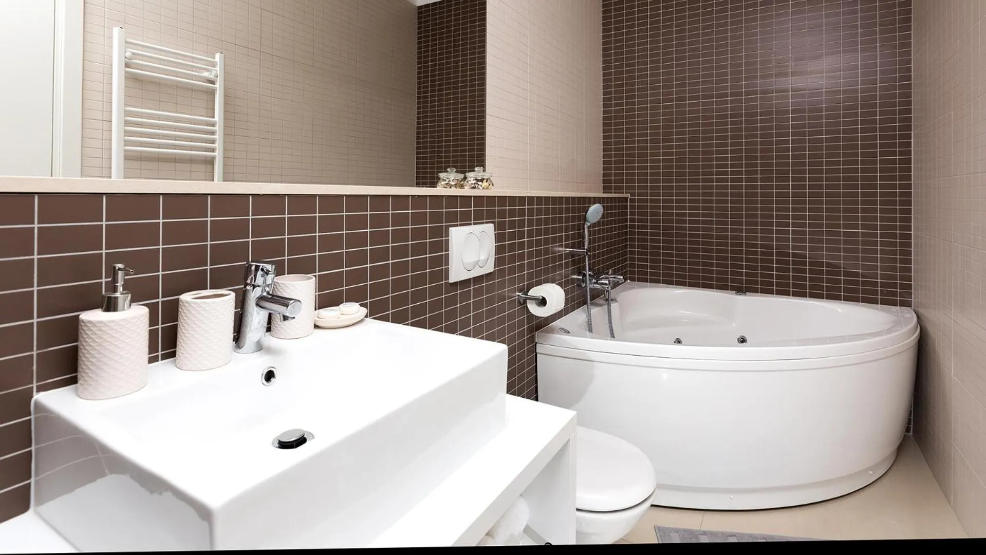 Hot Tub in Dream Hotel