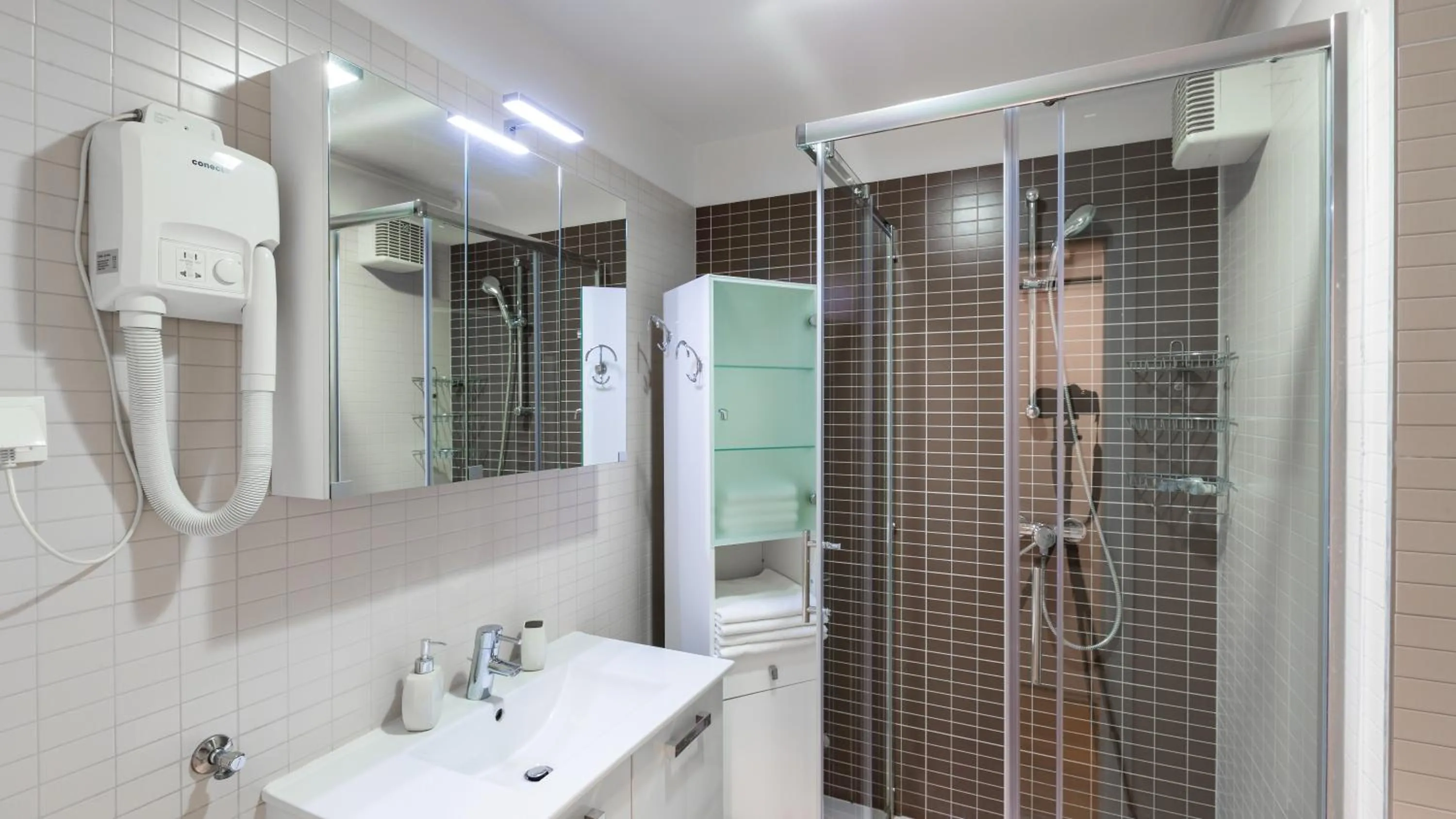 Shower in Dream Hotel