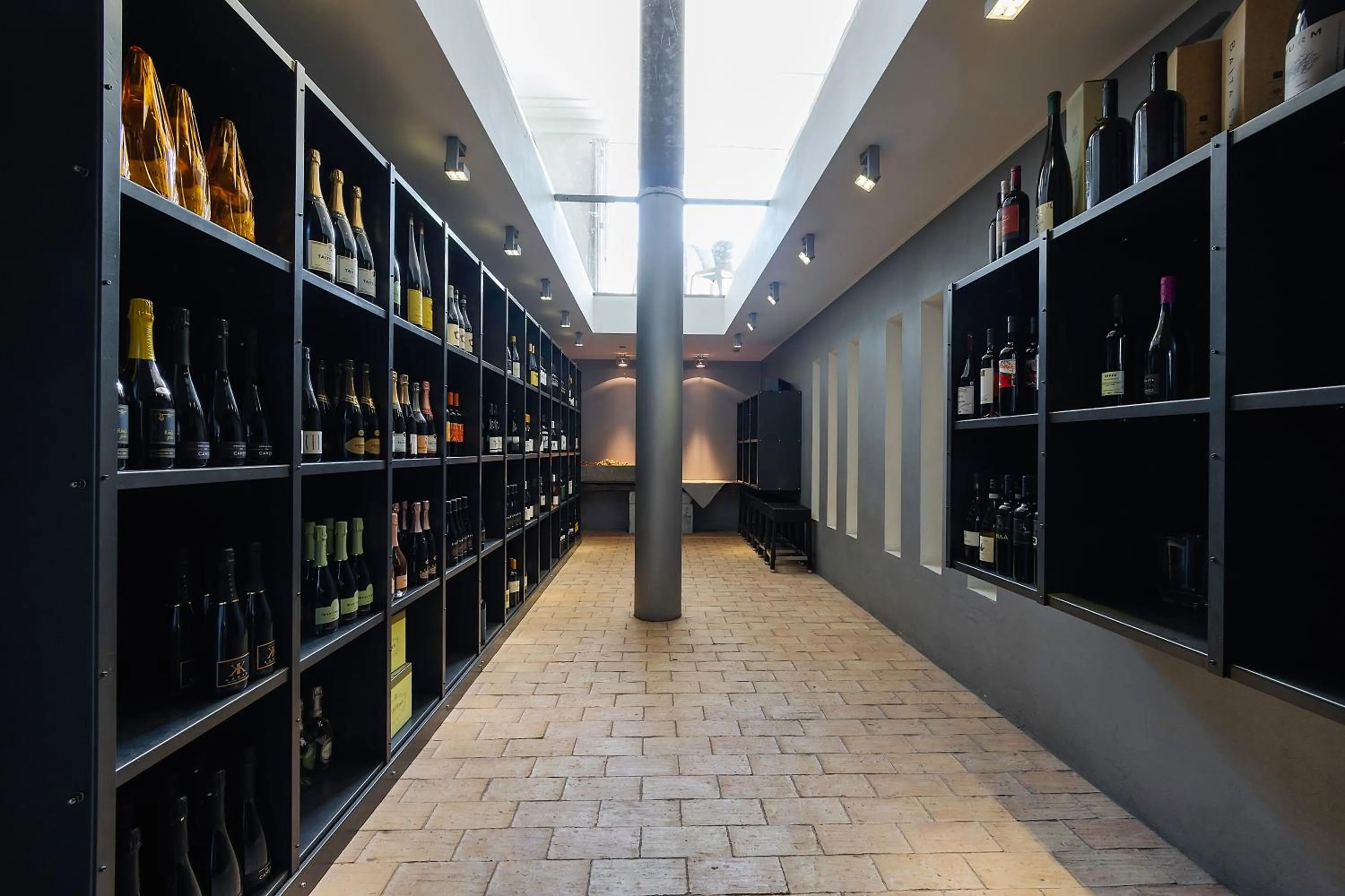 Restaurant/places to eat in Hotel Eden