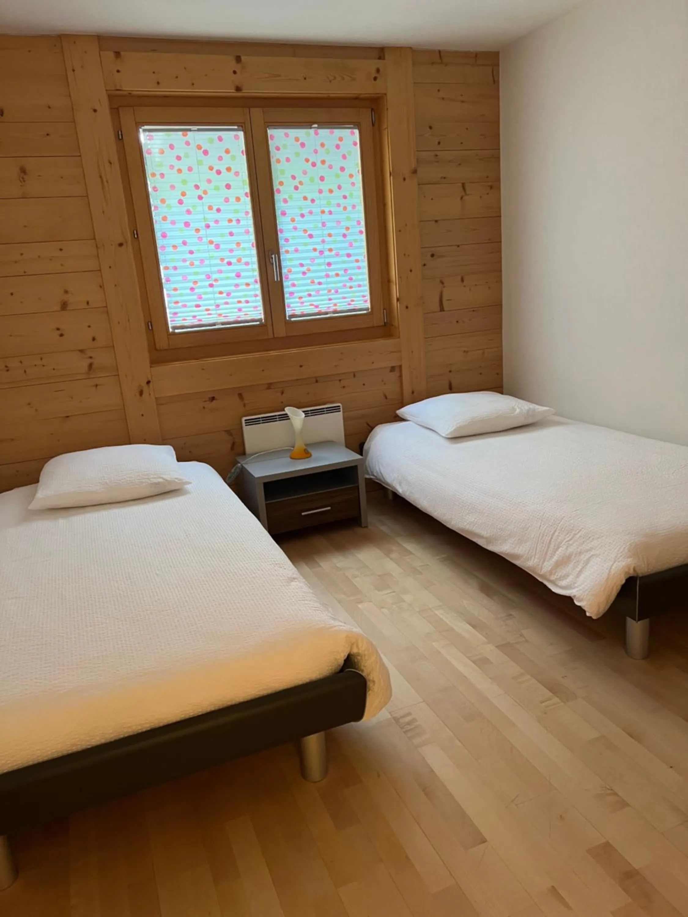 Photo of the whole room, Bed in Au Vieux Champex