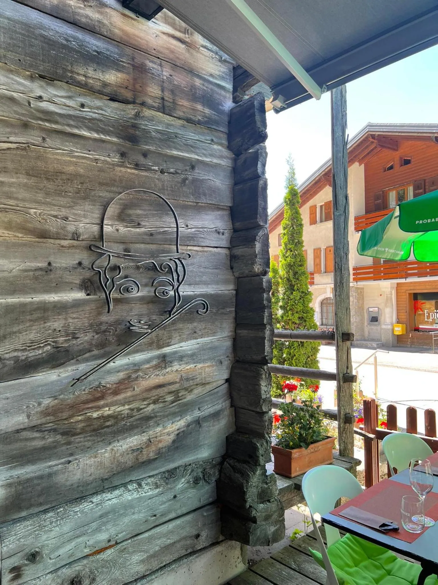 Restaurant/places to eat in Au Vieux Champex