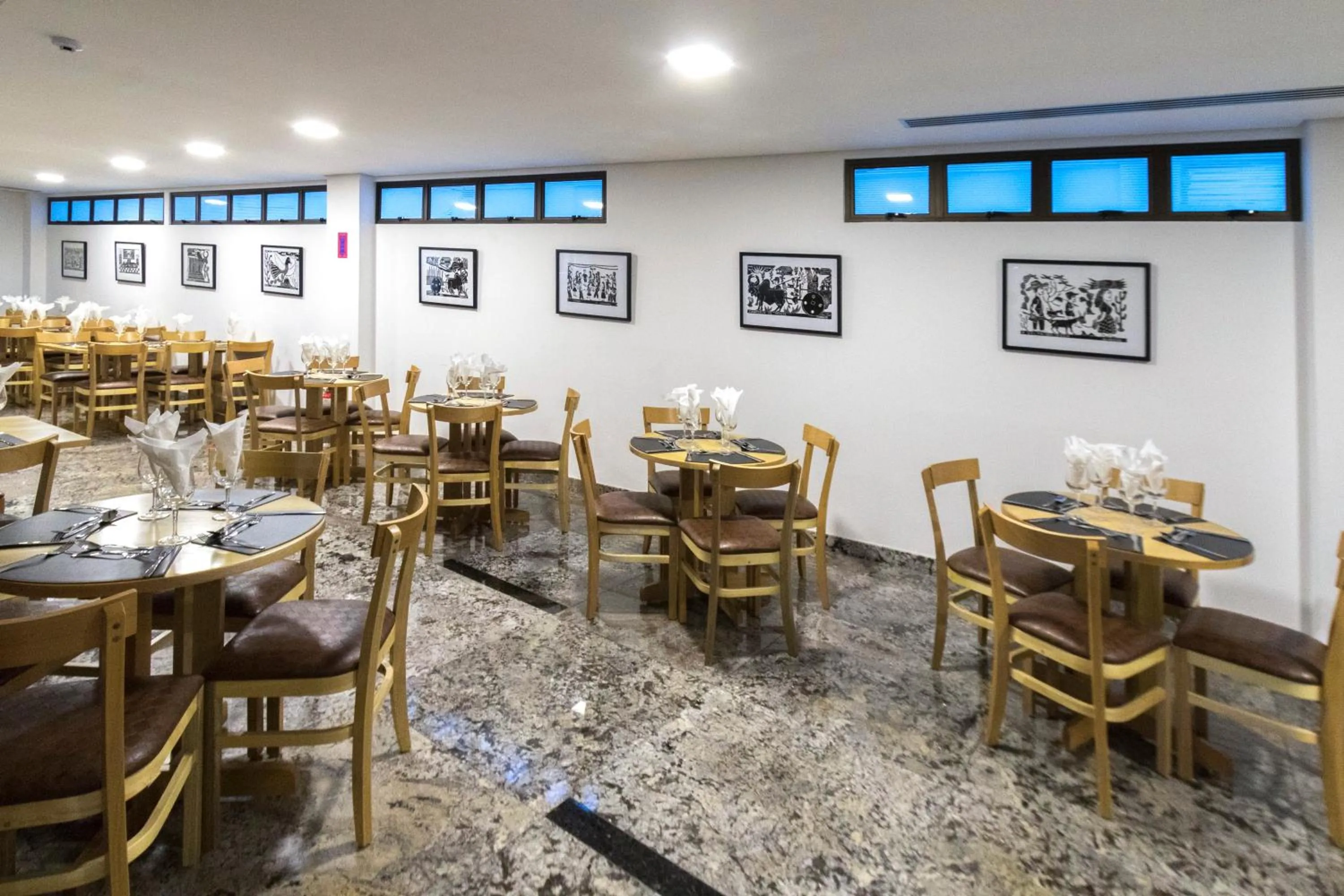 Restaurant/places to eat in Marante Executive Hotel