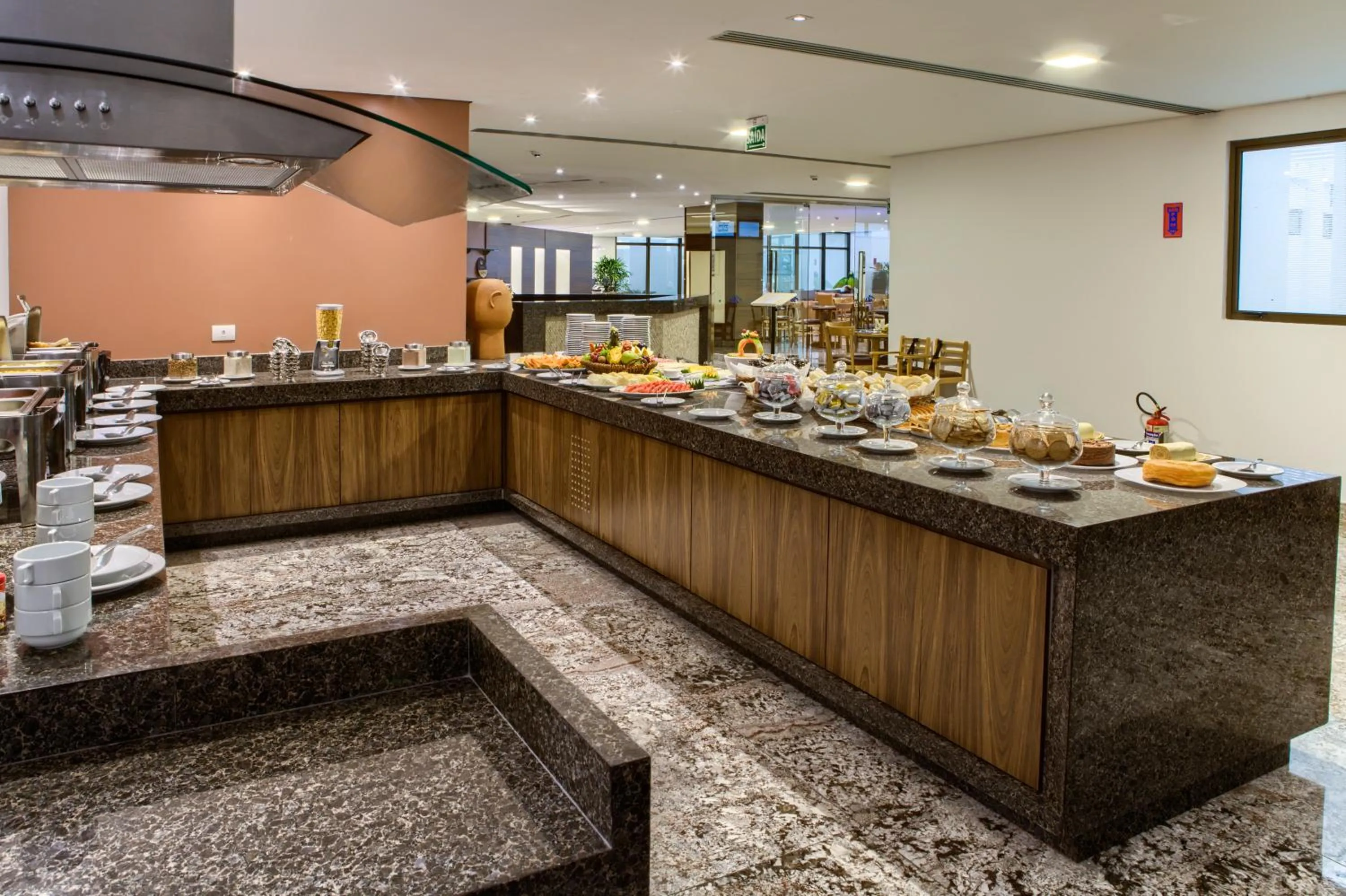 Restaurant/places to eat in Marante Executive Hotel