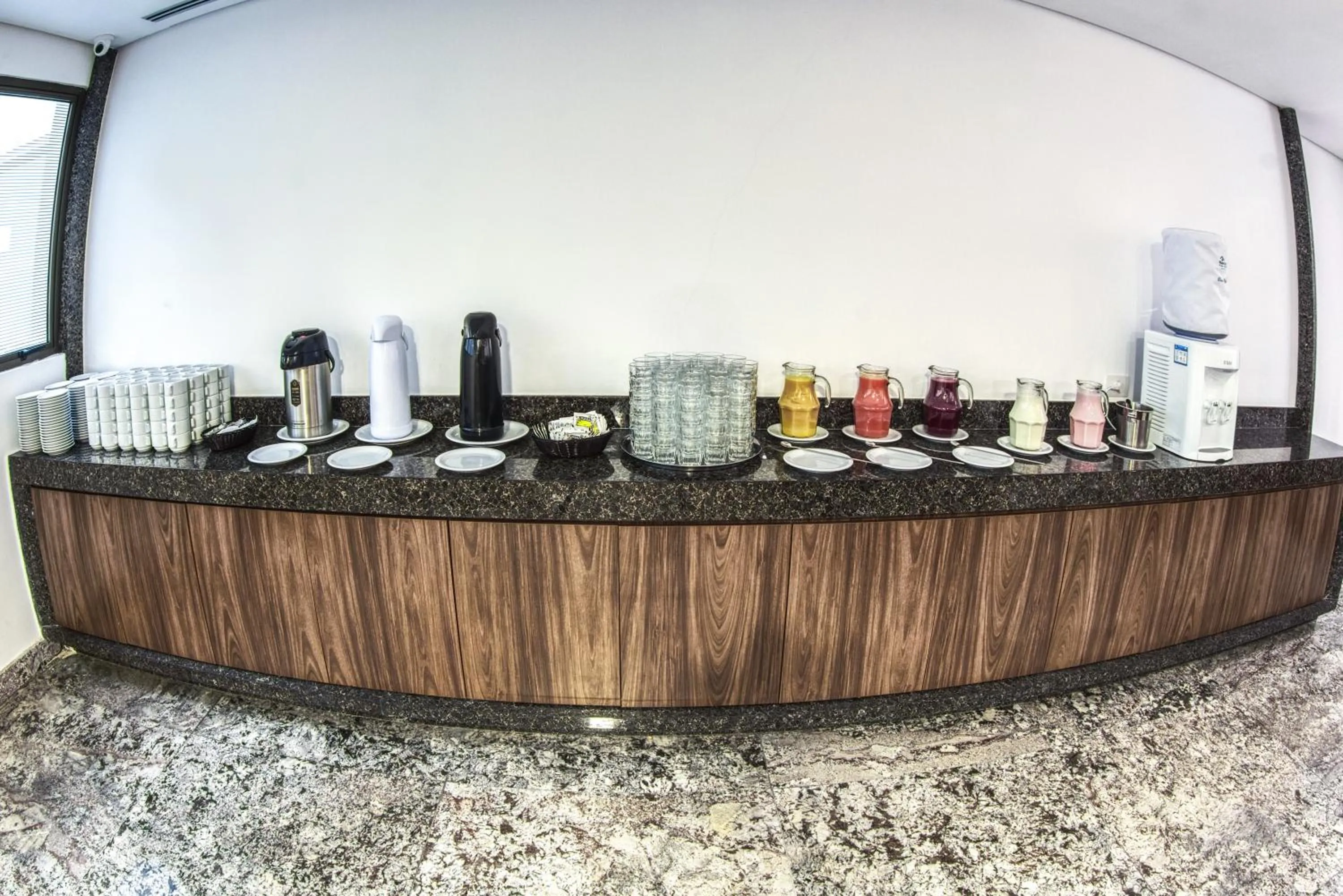 Restaurant/places to eat in Marante Executive Hotel