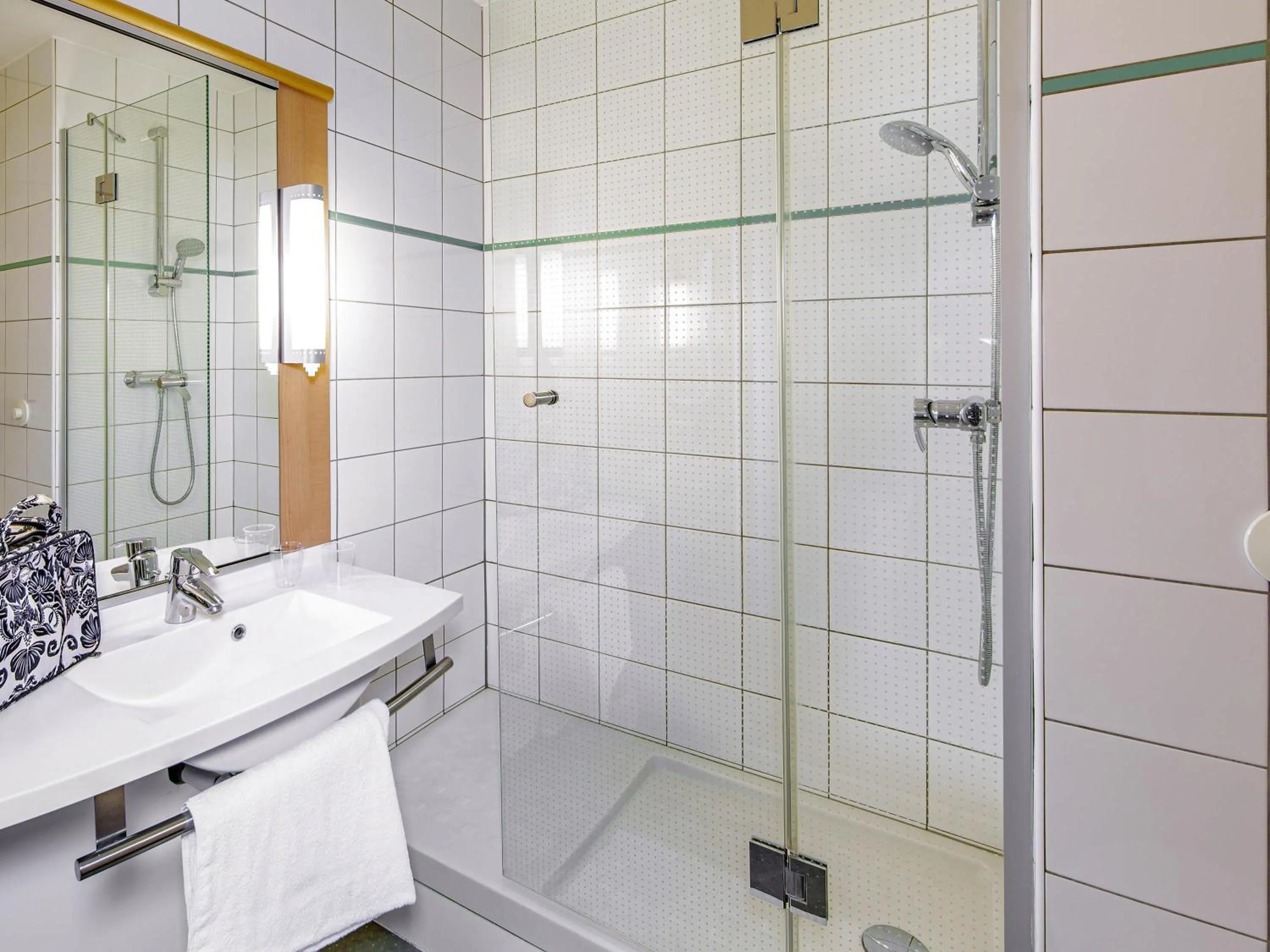 Bedroom in ibis Mulhouse Centre Filature