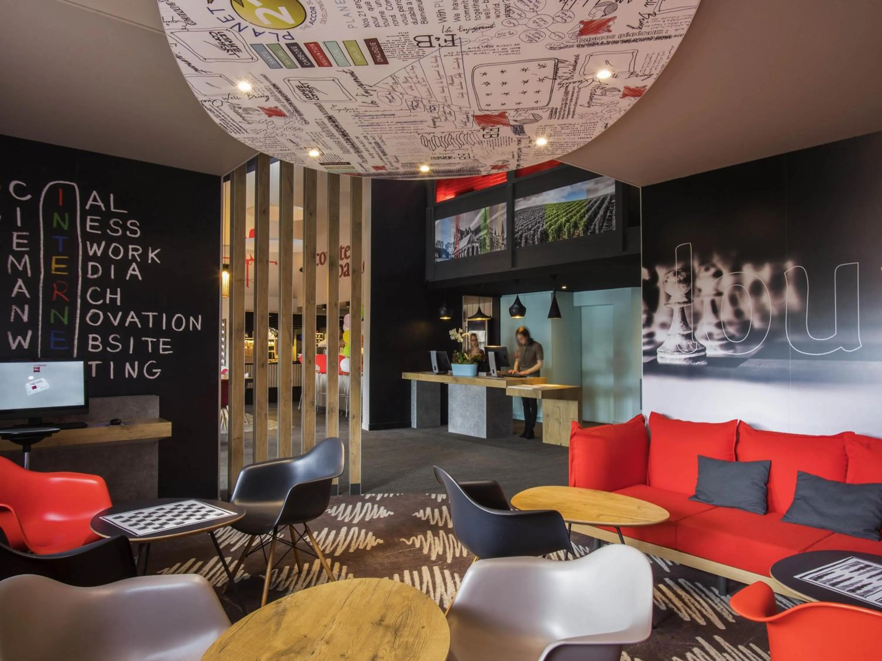 Lounge or bar in ibis Mulhouse Centre Filature