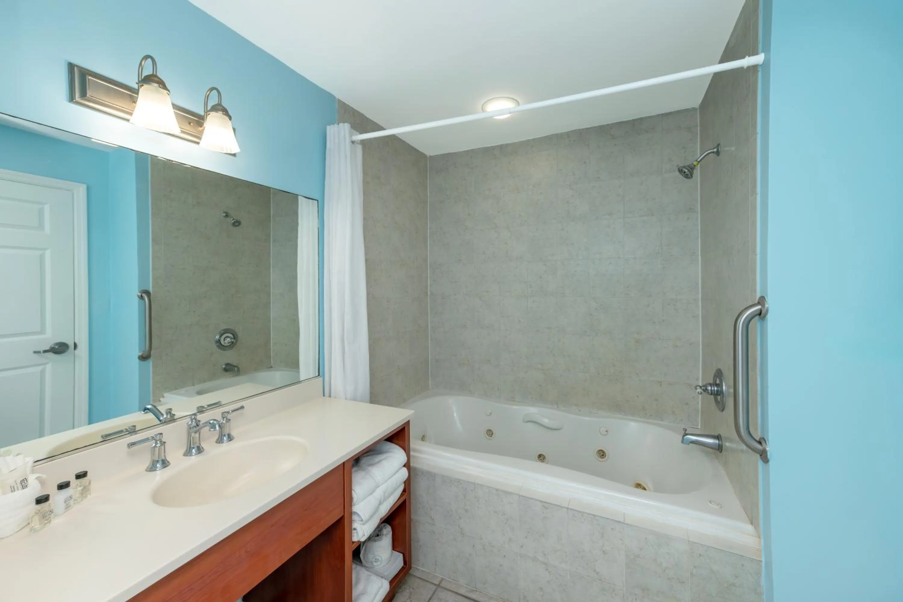 Shower in Drifting Sands Oceanfront Hotel