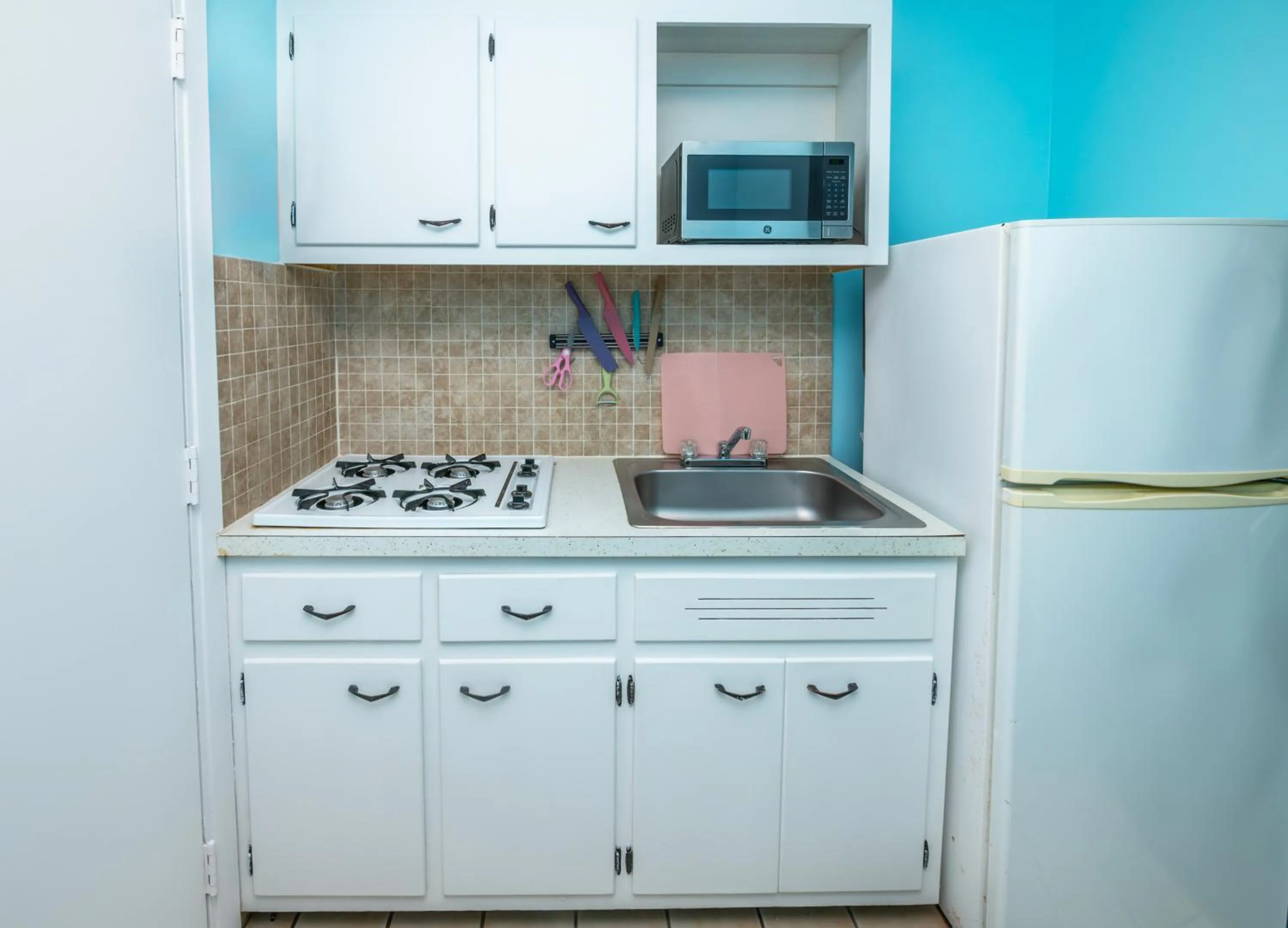 Kitchen or kitchenette in Drifting Sands Oceanfront Hotel