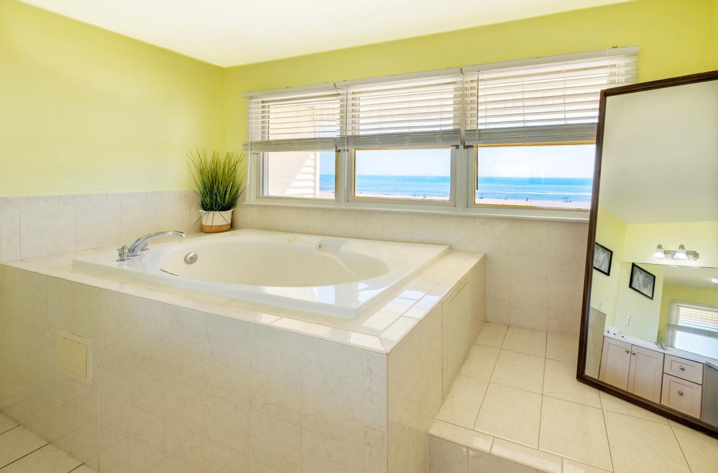 Bathroom in Drifting Sands Oceanfront Hotel