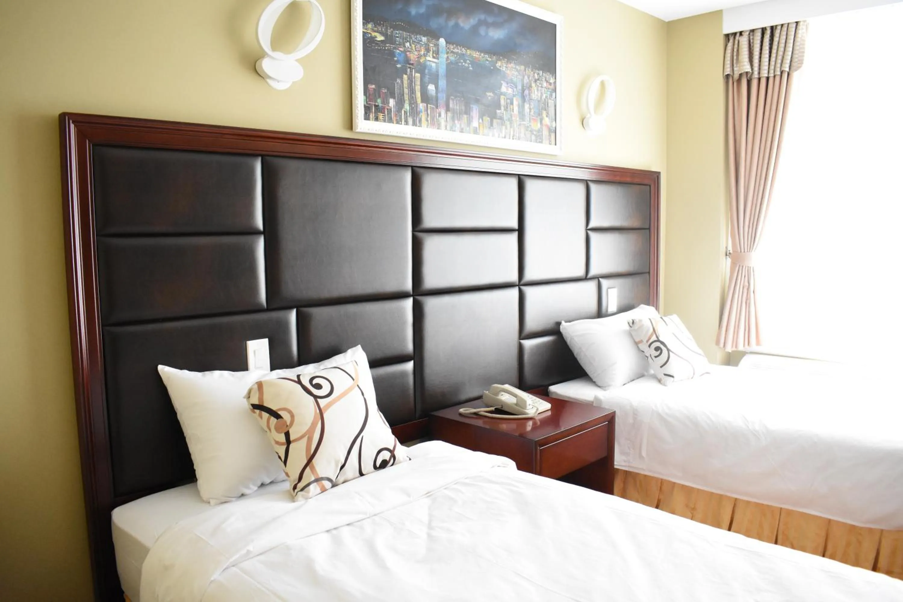 Bed in The Queens Hotel