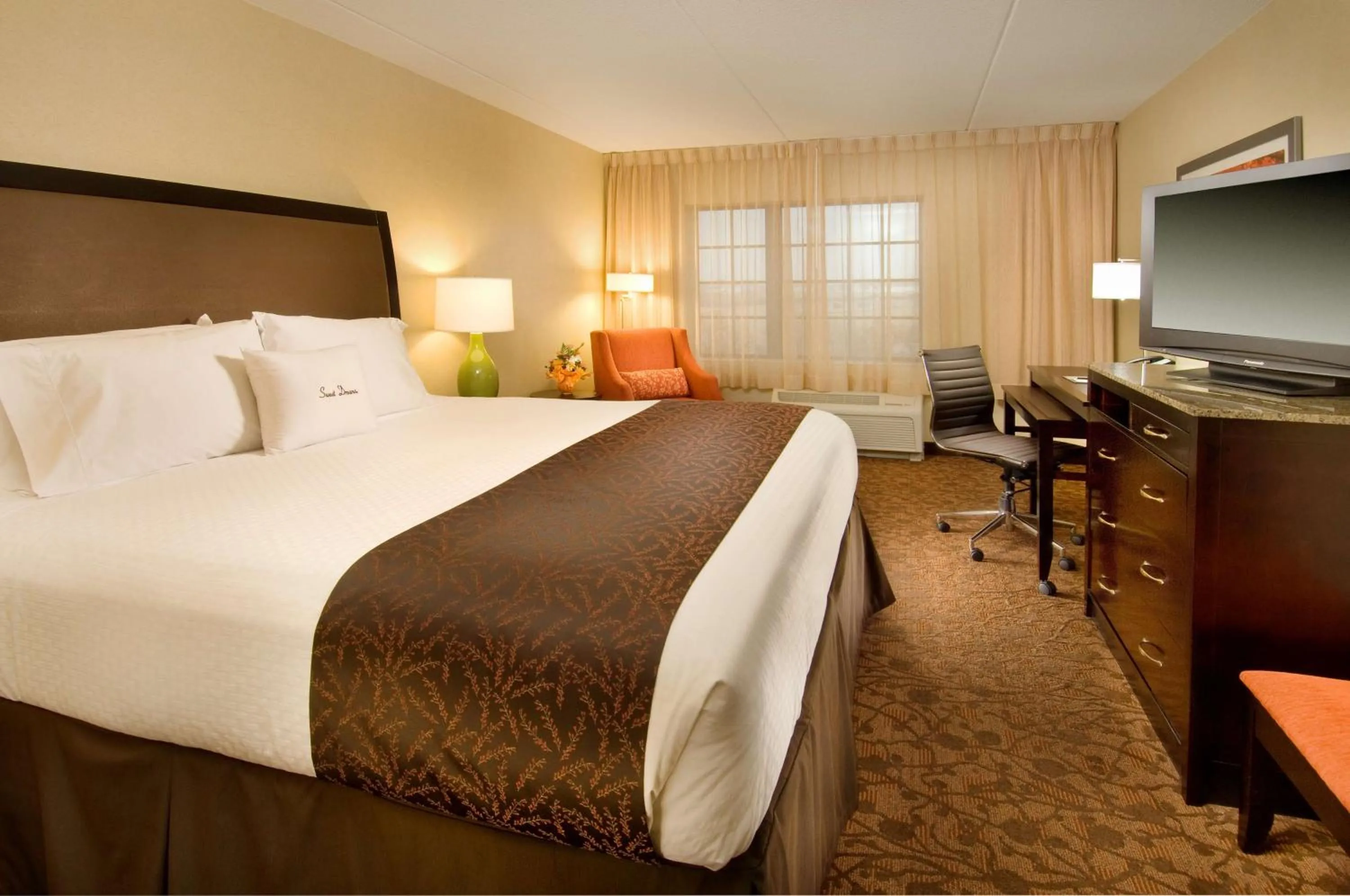 Bedroom, Bed in DoubleTree by Hilton Dulles Airport-Sterling