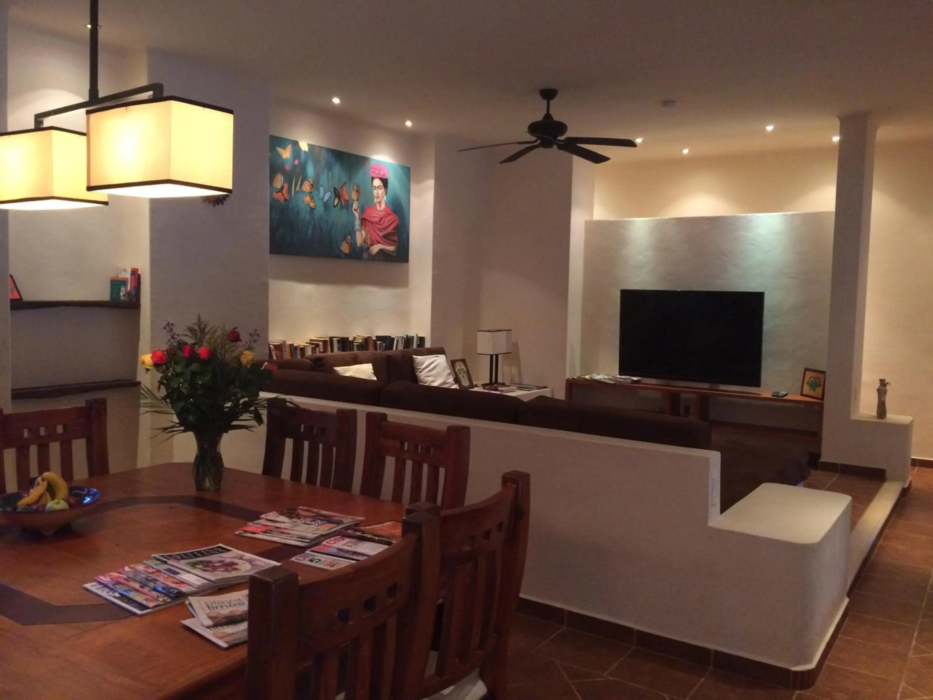 Communal lounge/ TV room in La Villa Mexicana by Diving Prestige