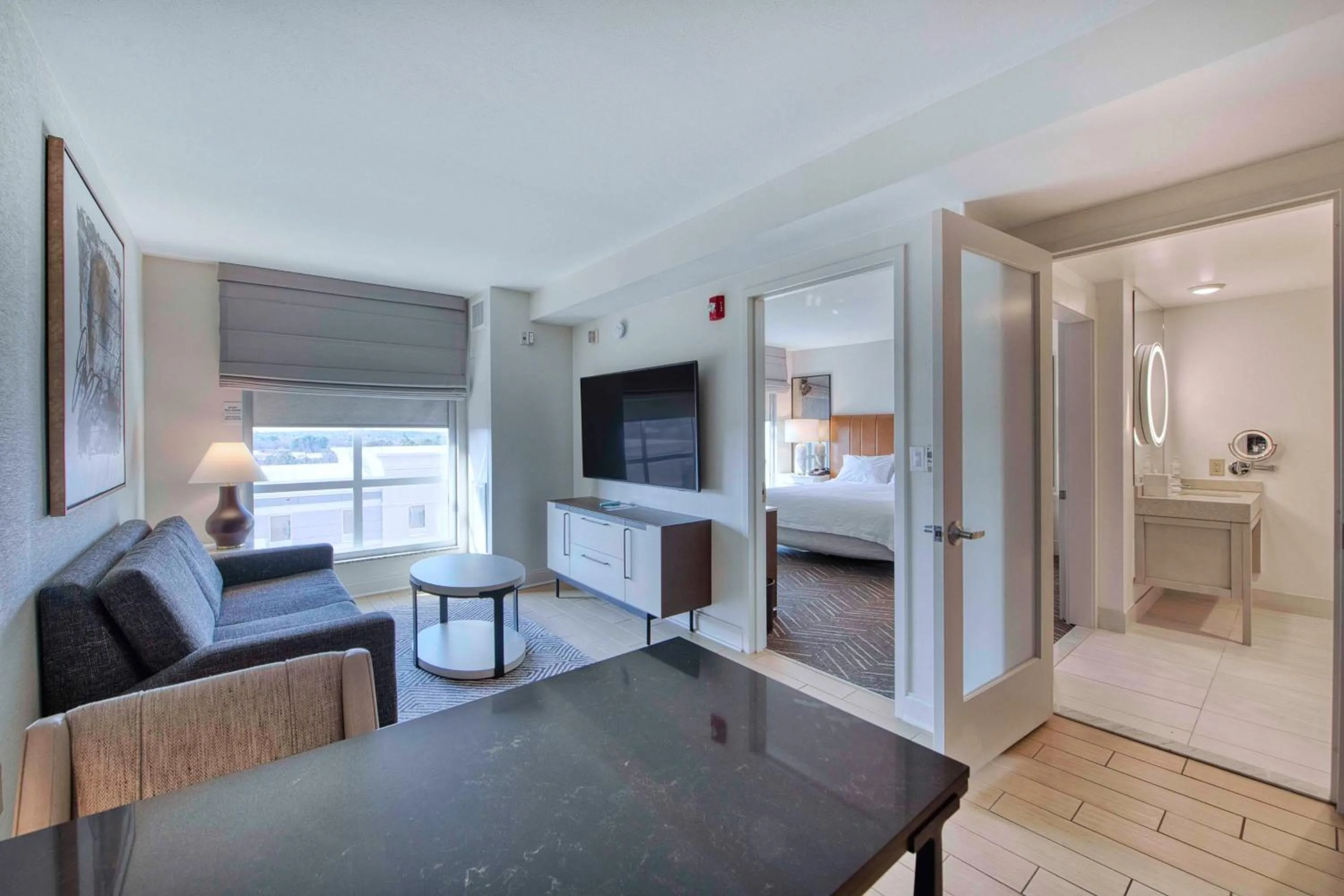 Living room, Bed in Embassy Suites by Hilton Raleigh Durham Airport Brier Creek