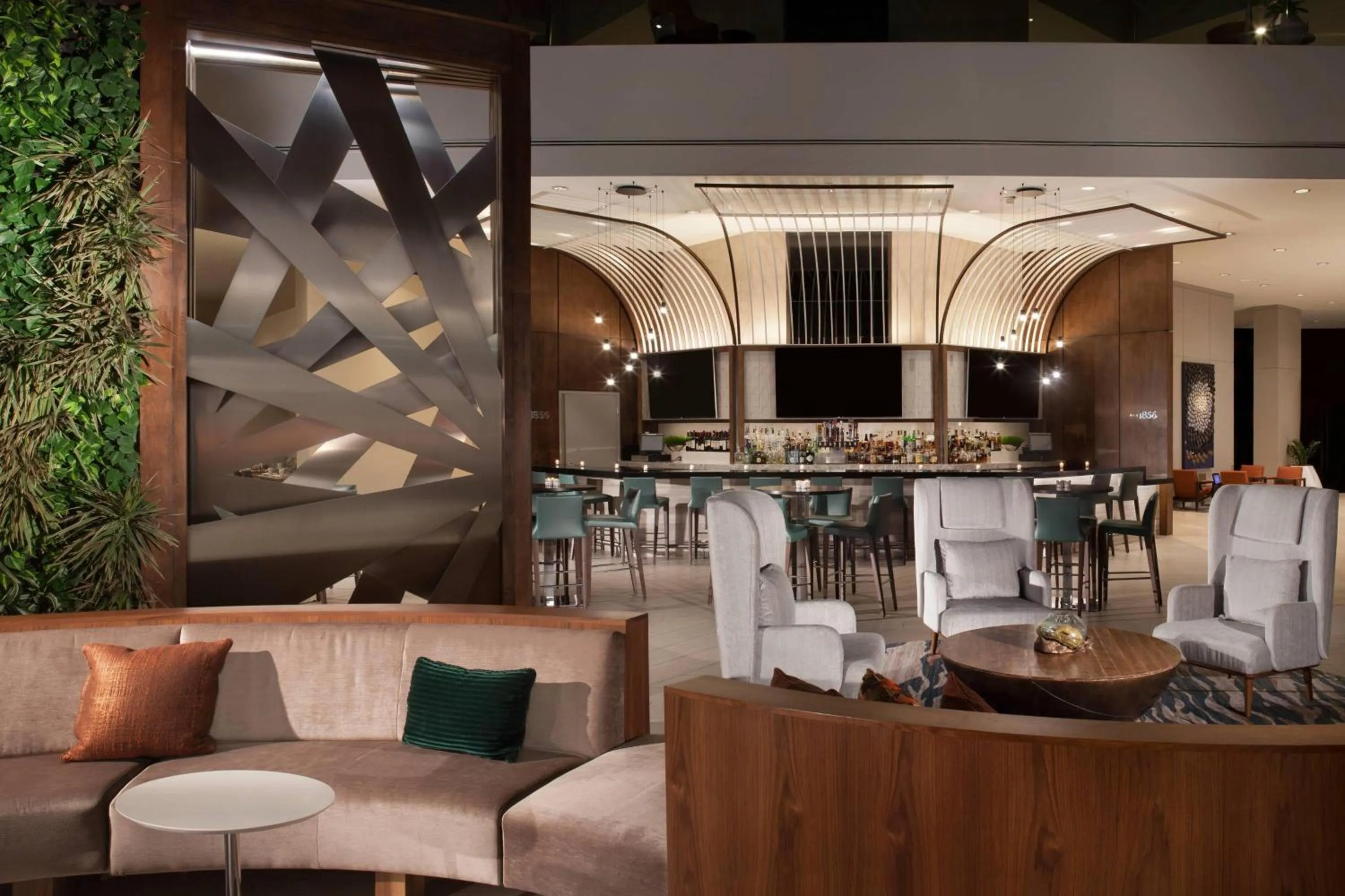 Lounge or bar in The Westin Dallas Park Central