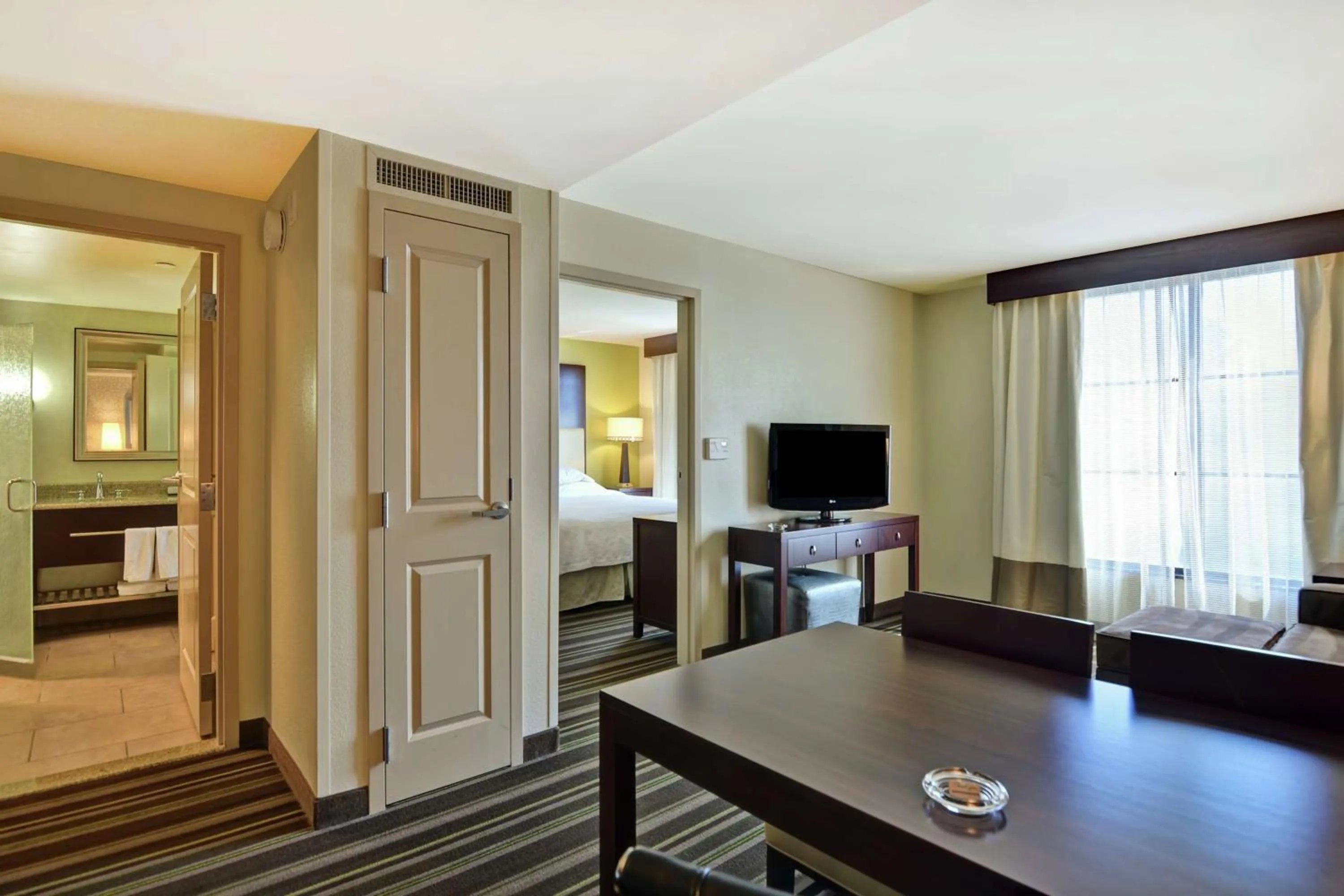 Bedroom, Bed in Embassy Suites Savannah Airport