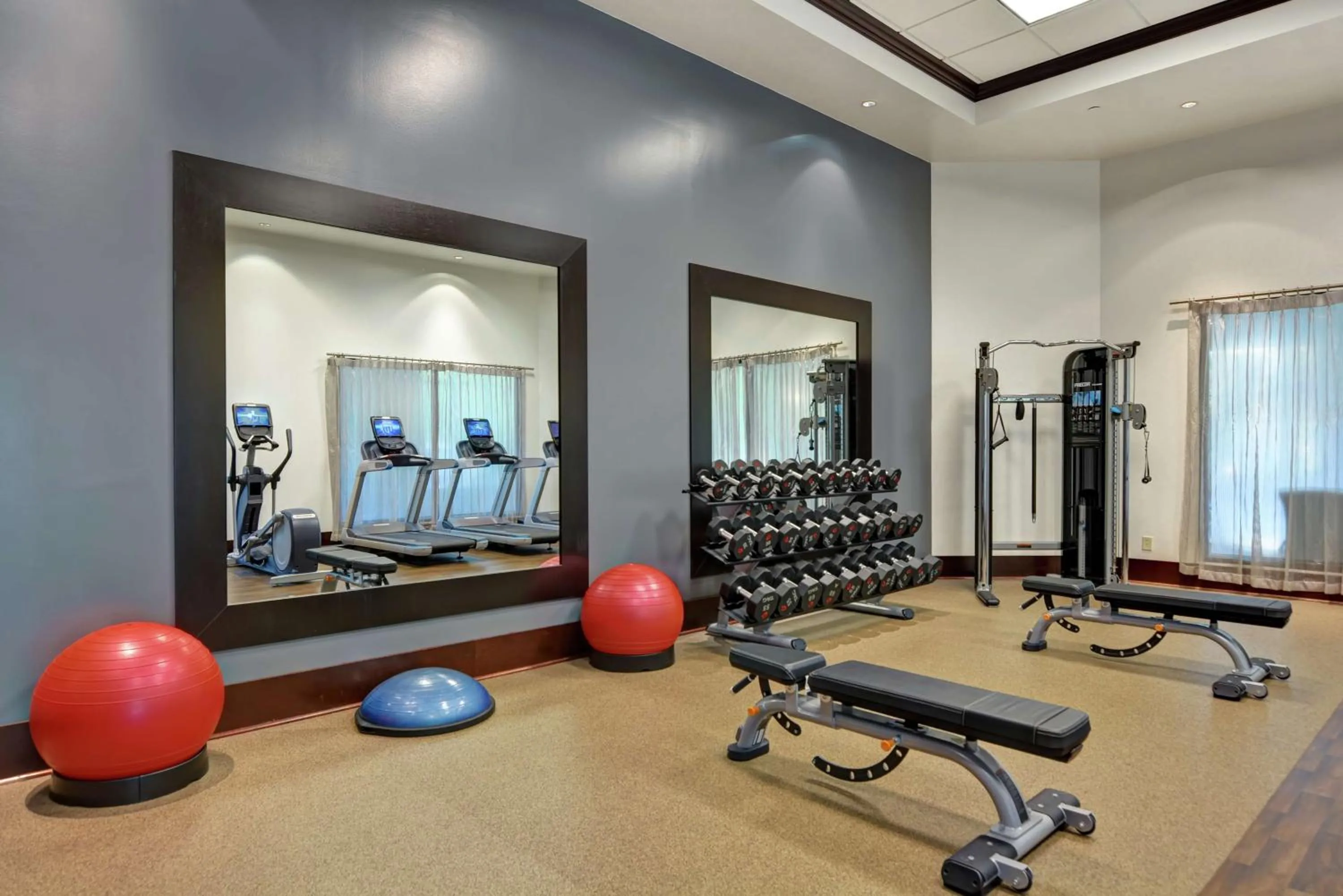 Fitness centre/facilities in Embassy Suites Savannah Airport