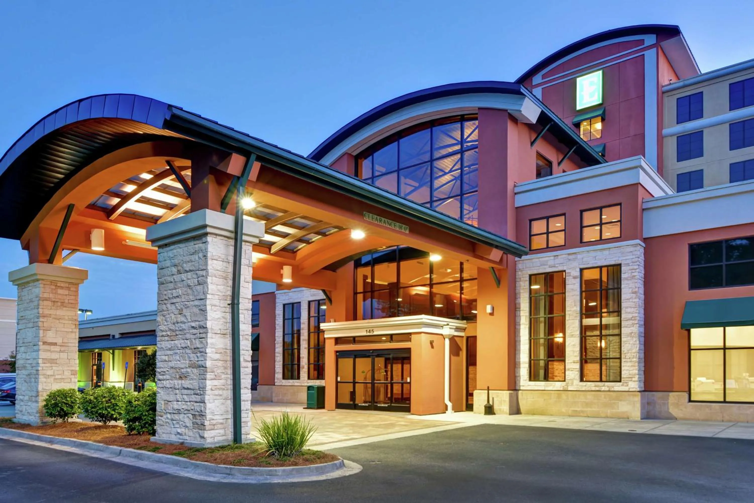 Property building in Embassy Suites Savannah Airport