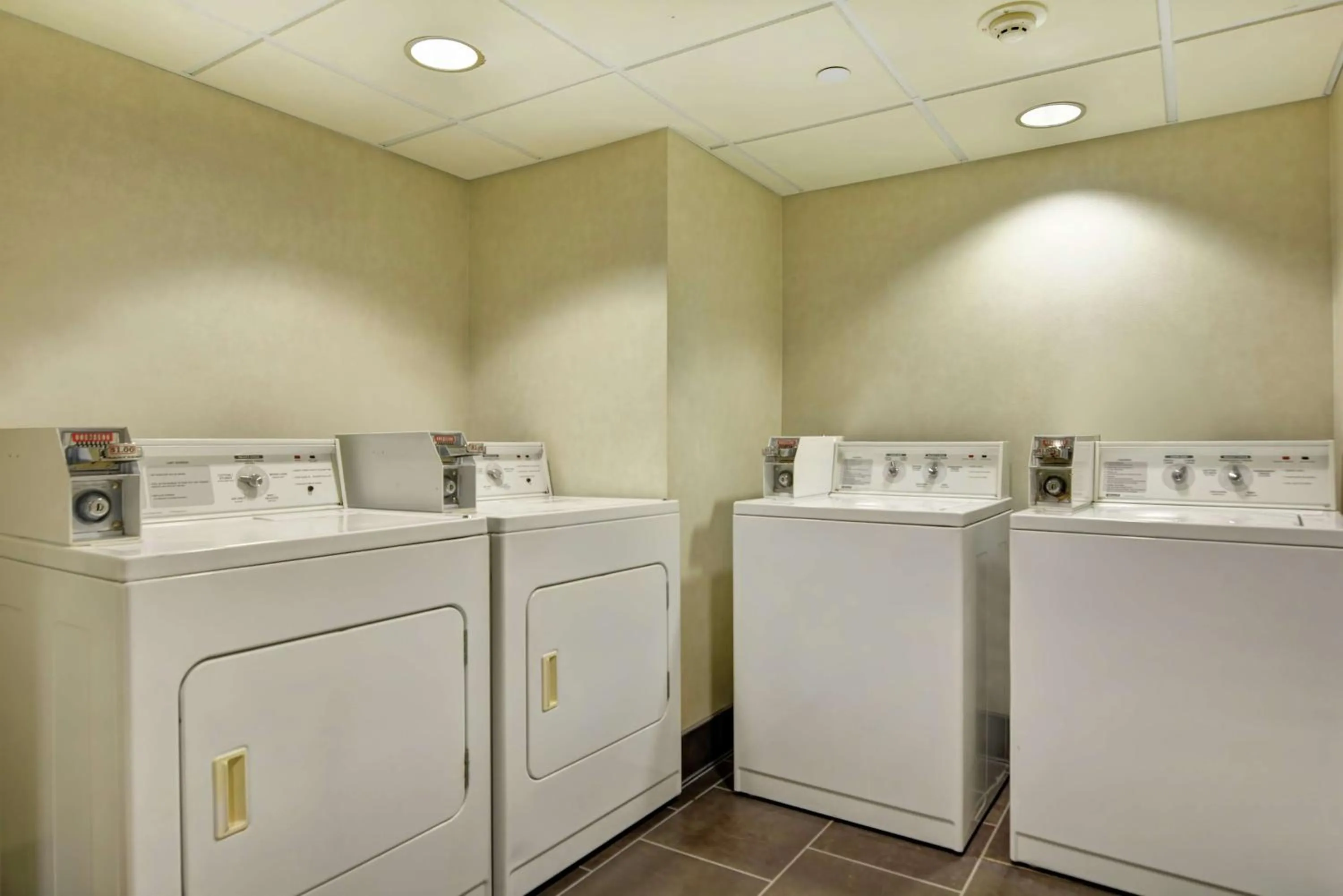 Property building in Embassy Suites Savannah Airport