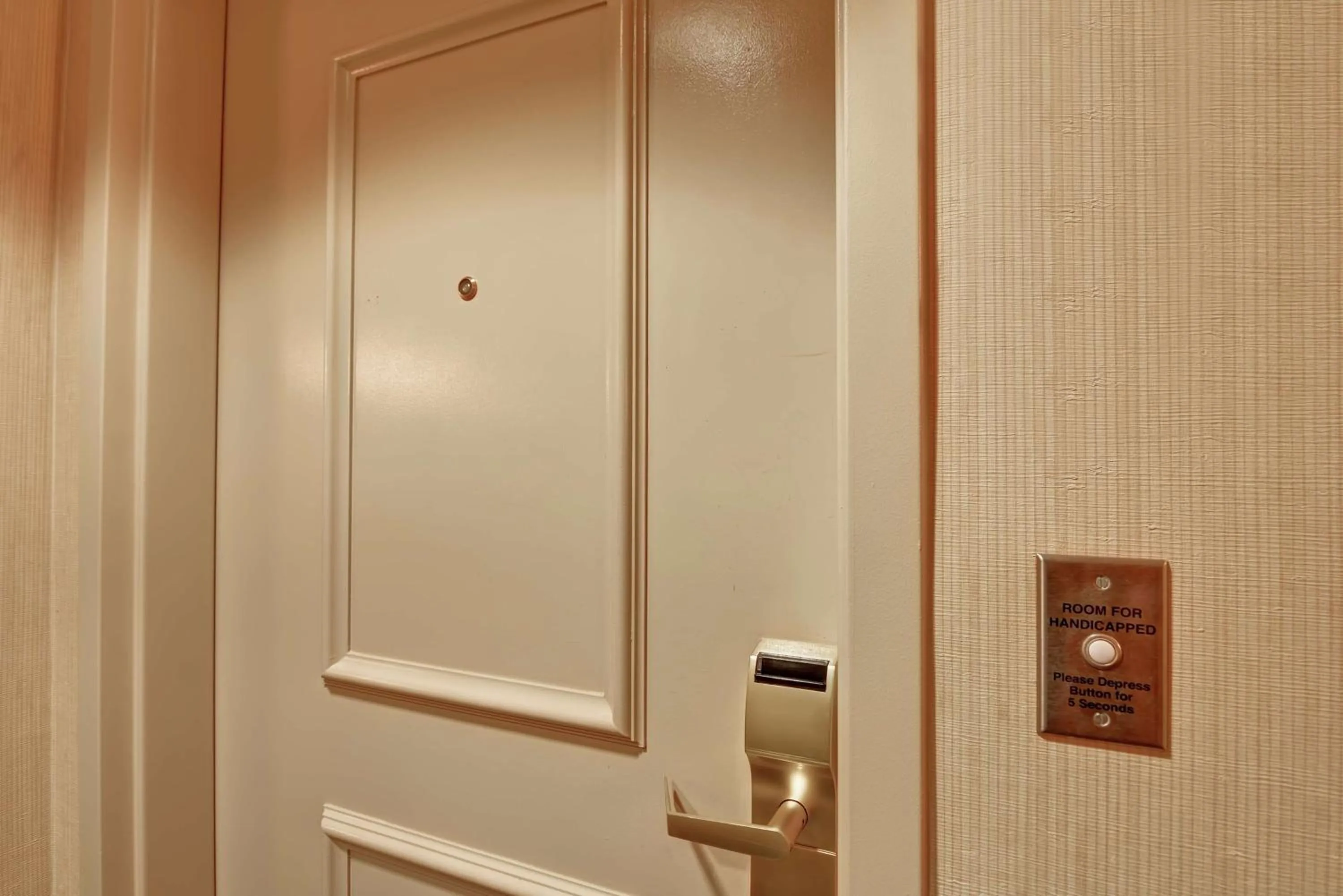 Photo of the whole room in Embassy Suites Savannah Airport