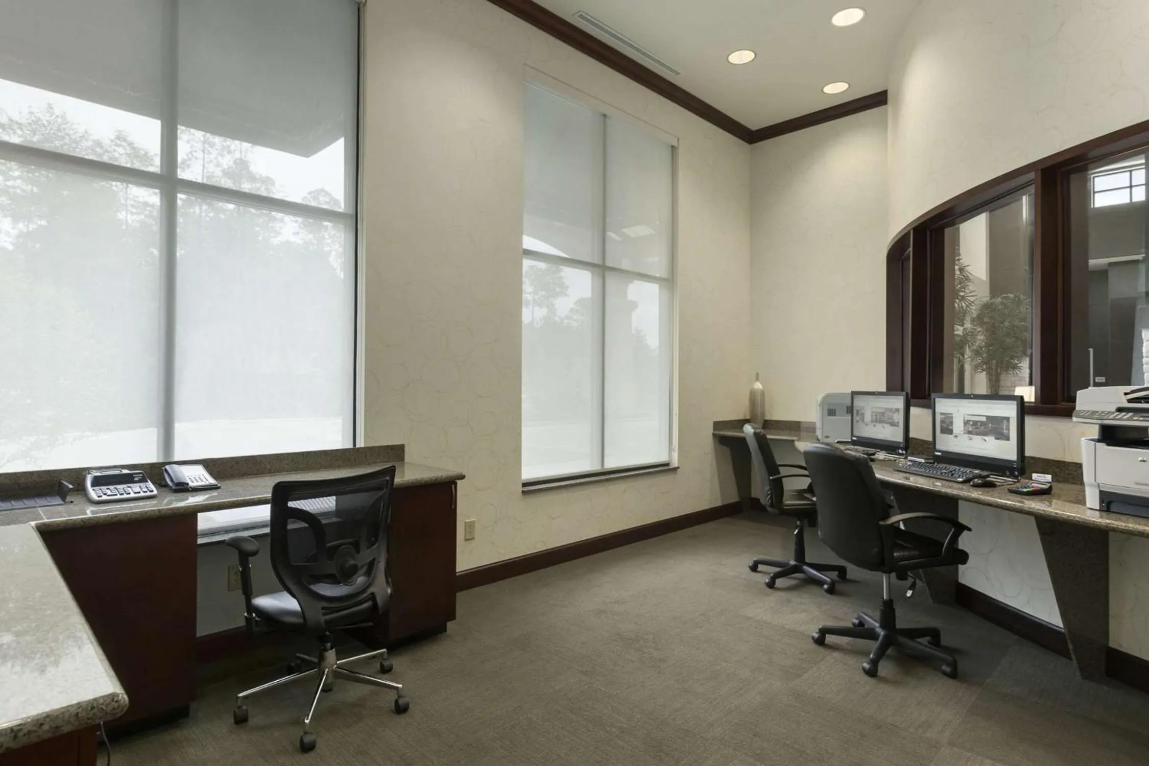 Business facilities in Embassy Suites Savannah Airport