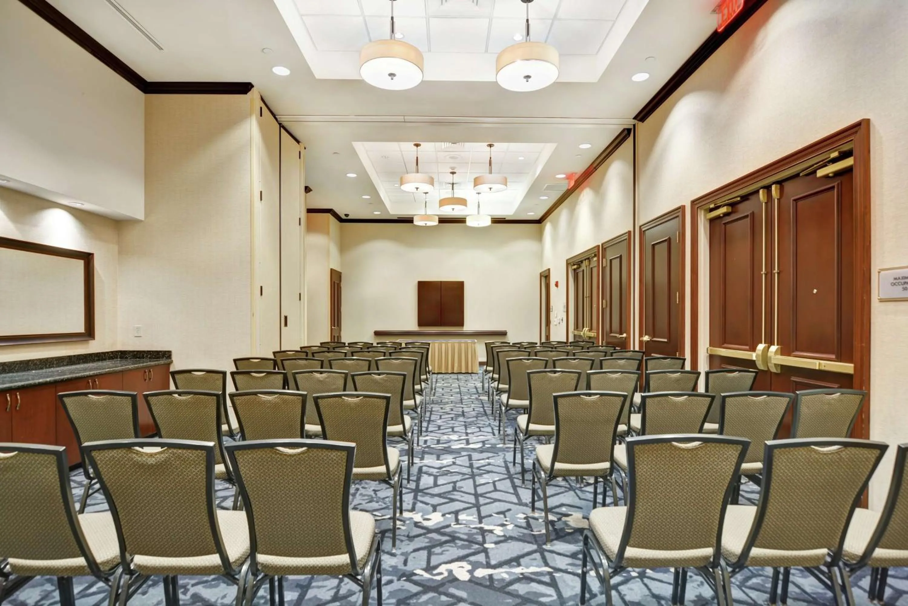 Meeting/conference room in Embassy Suites Savannah Airport