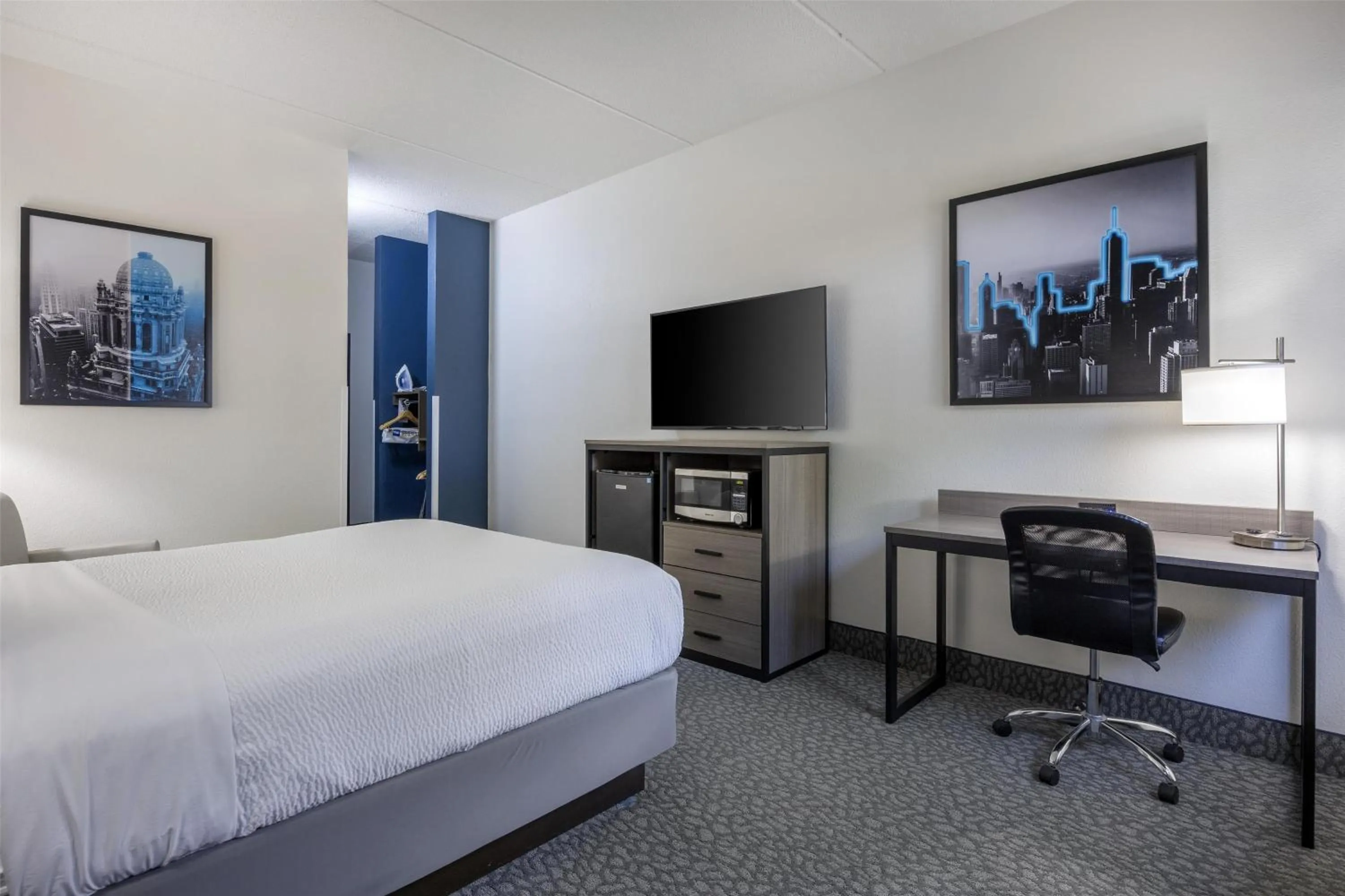 Bedroom, Bed in Best Western Bolingbrook Hotel