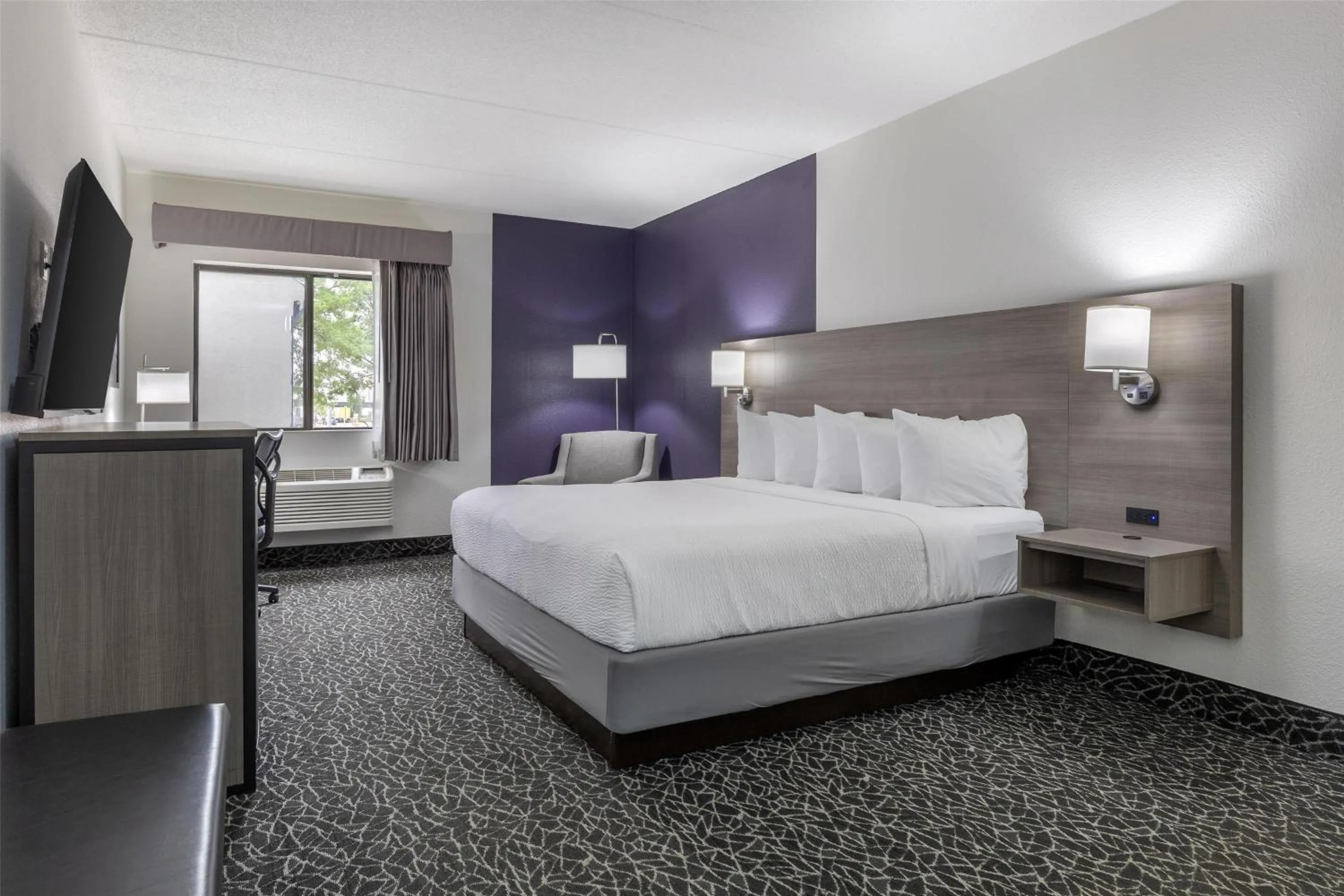 Bedroom, Bed in Best Western Bolingbrook Hotel