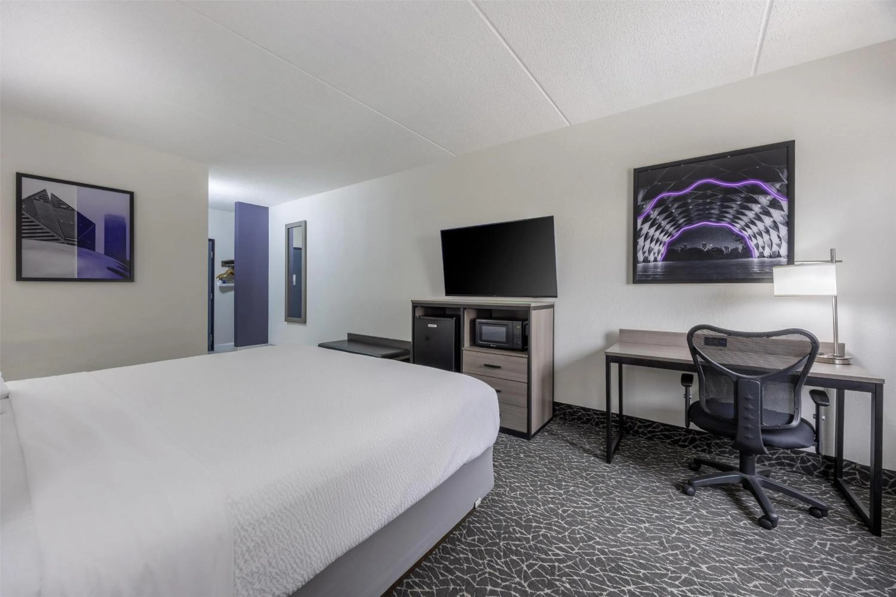 Bedroom, Bed in Best Western Bolingbrook Hotel