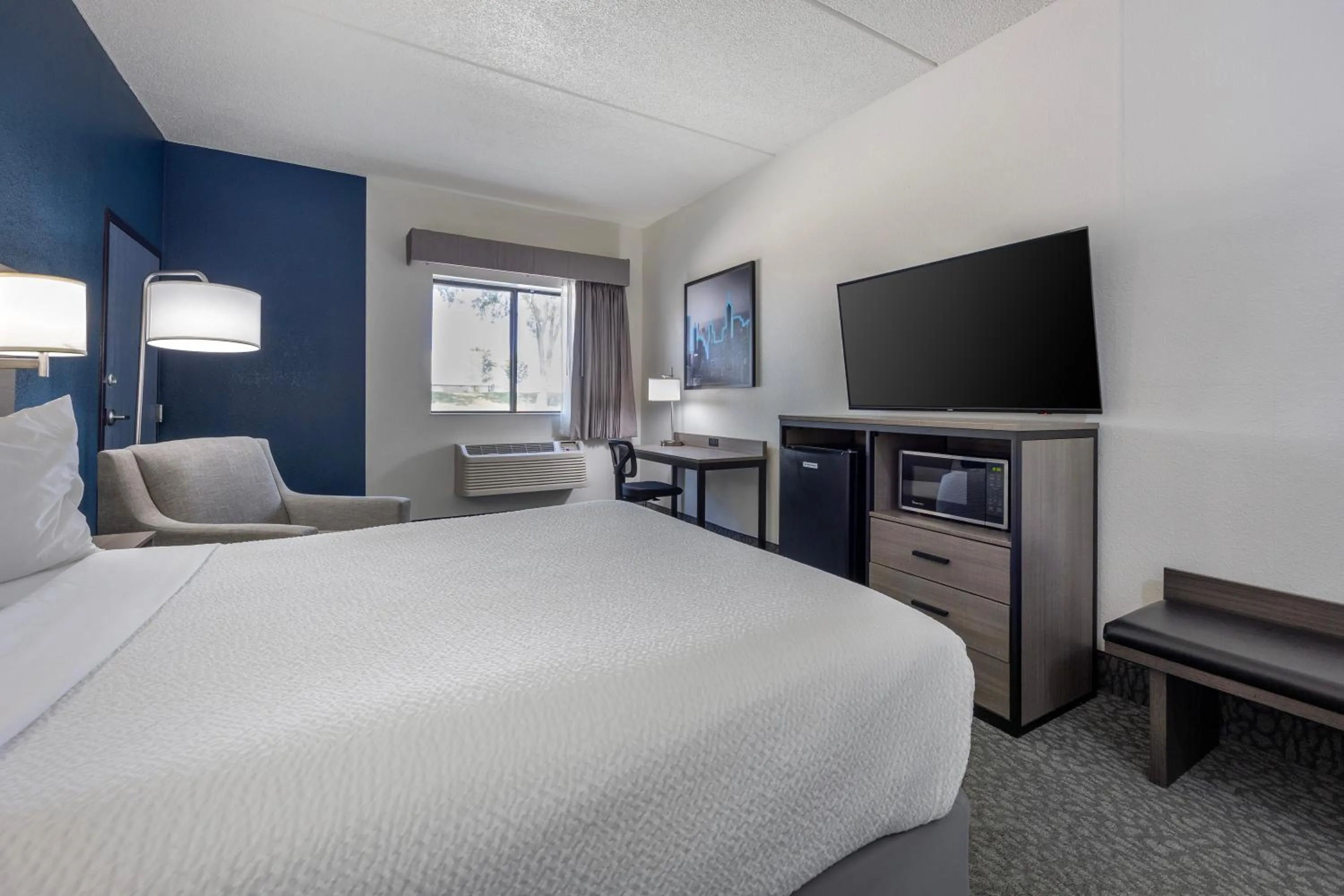 TV and multimedia, Bed in Best Western Bolingbrook Hotel