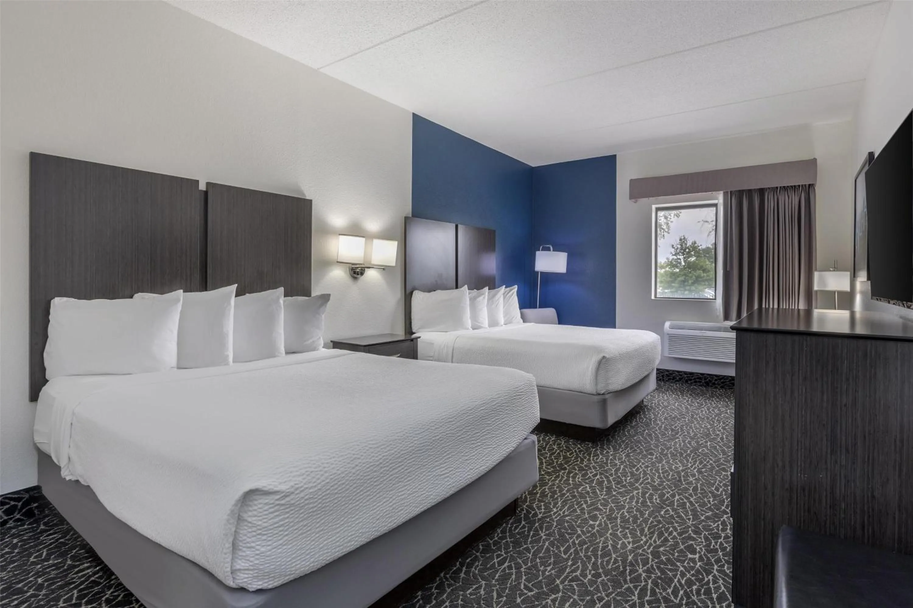 Bedroom, Bed in Best Western Bolingbrook Hotel