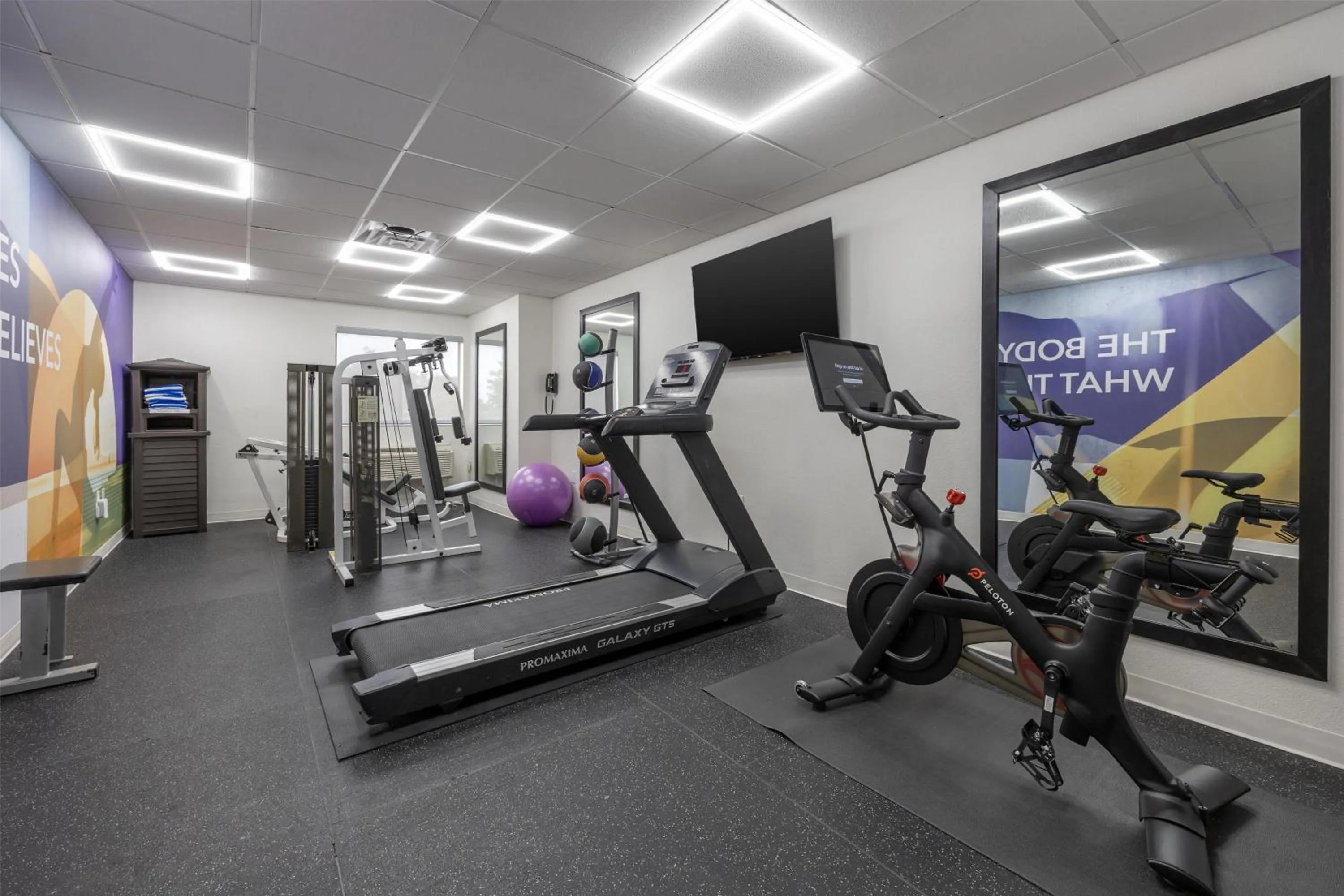 Fitness centre/facilities in Best Western Bolingbrook Hotel