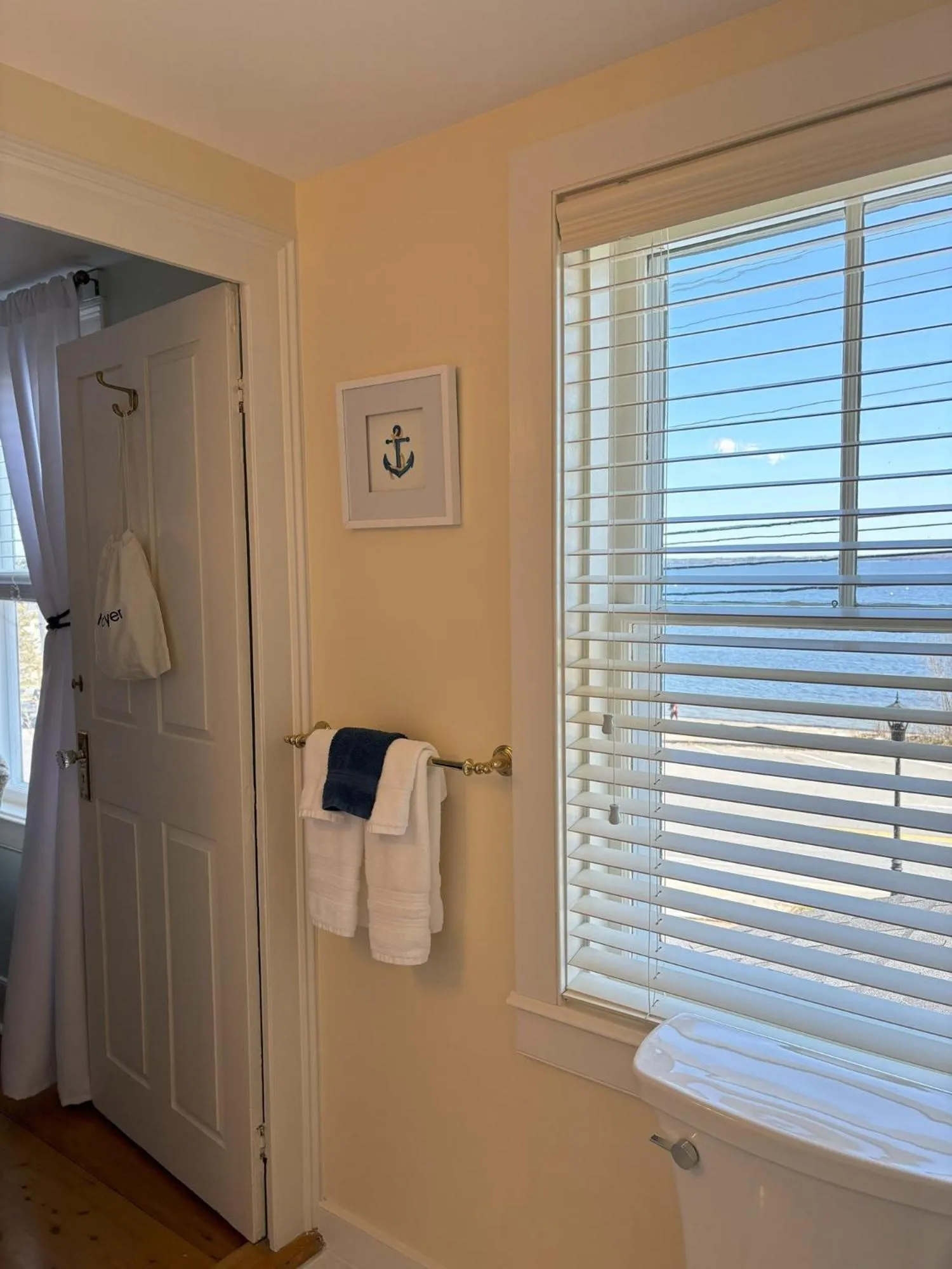 Bathroom in Spouter Inn Bed & Breakfast