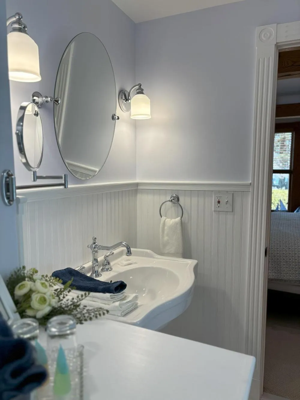 Bathroom, Bed in Spouter Inn Bed & Breakfast