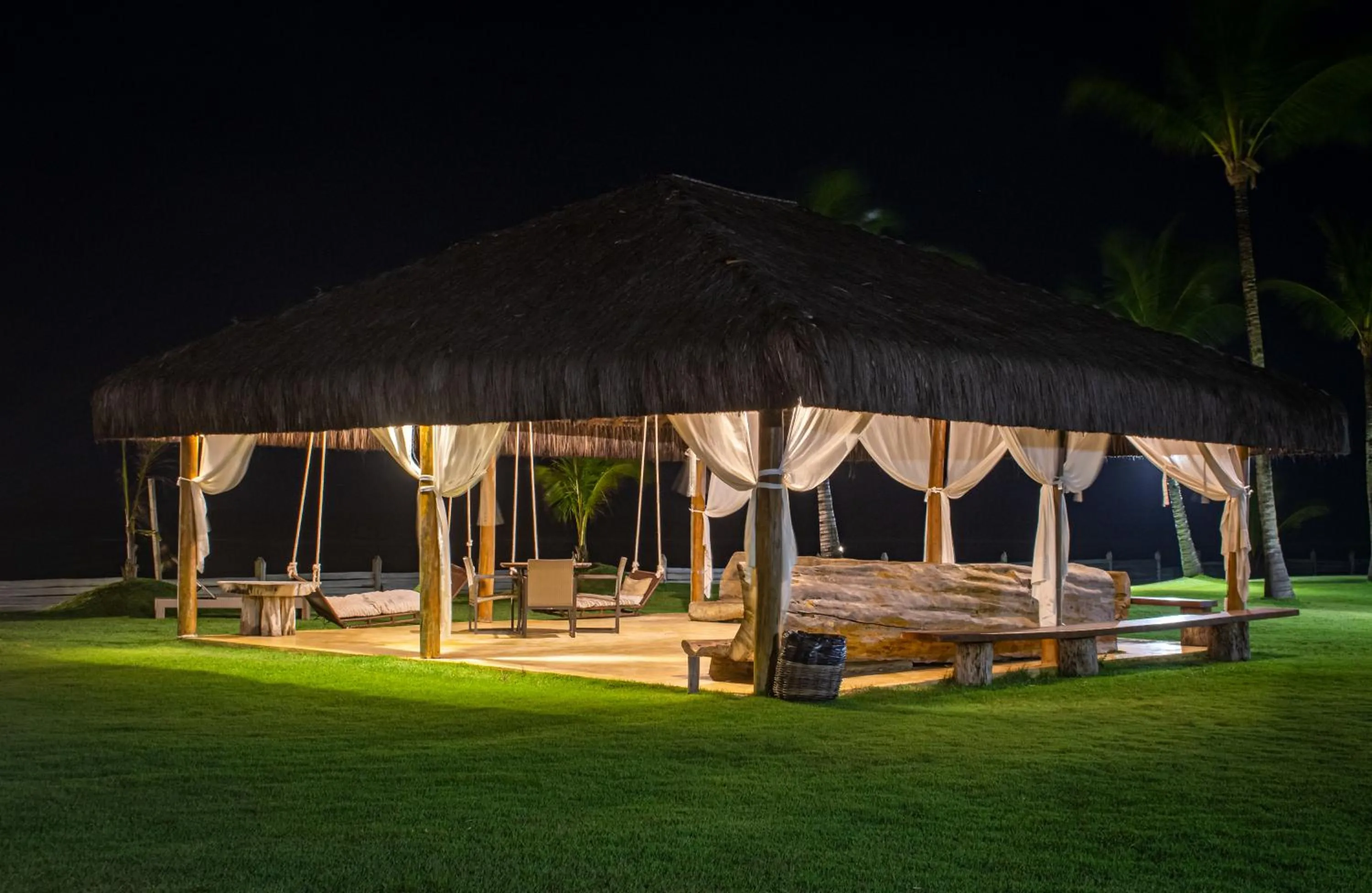 Area and facilities in Saint Tropez Praia Hotel