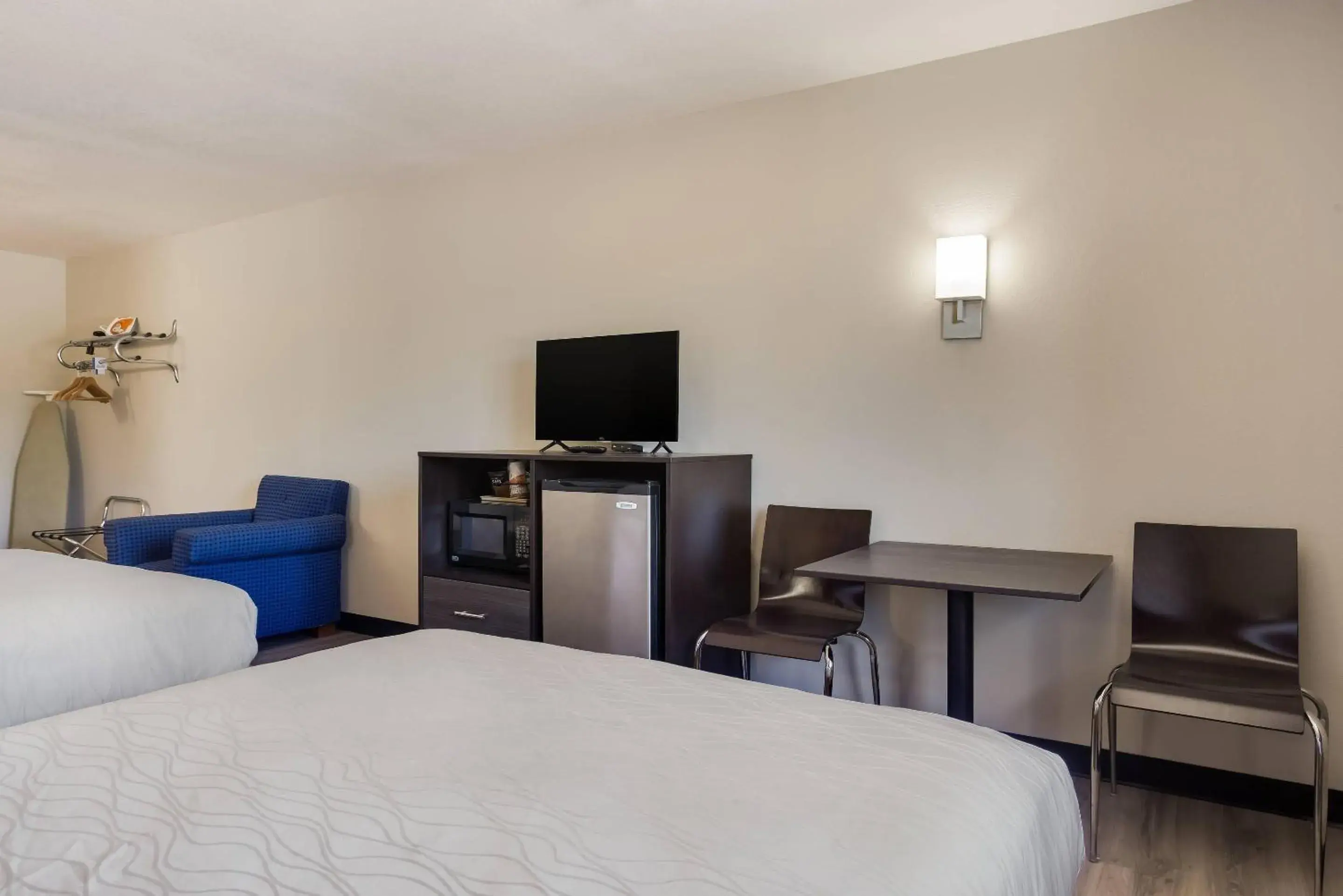 Queen Room with Two Queen Beds - Non-Smoking/No Pets in Rodeway Inn Branson, Brick House Queen Room with Two Queen Beds - Non-Smoking/No Pets in Rodeway Inn Branson, Brick House