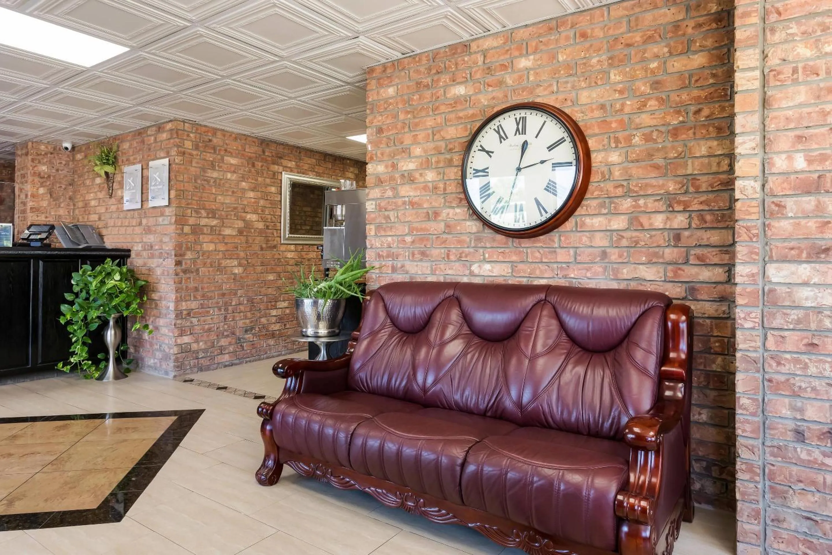 Lobby or reception in Rodeway Inn Branson, Brick House