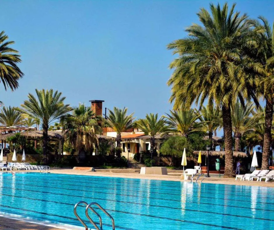 Restaurant/places to eat in Portemilio Hotel & Resort