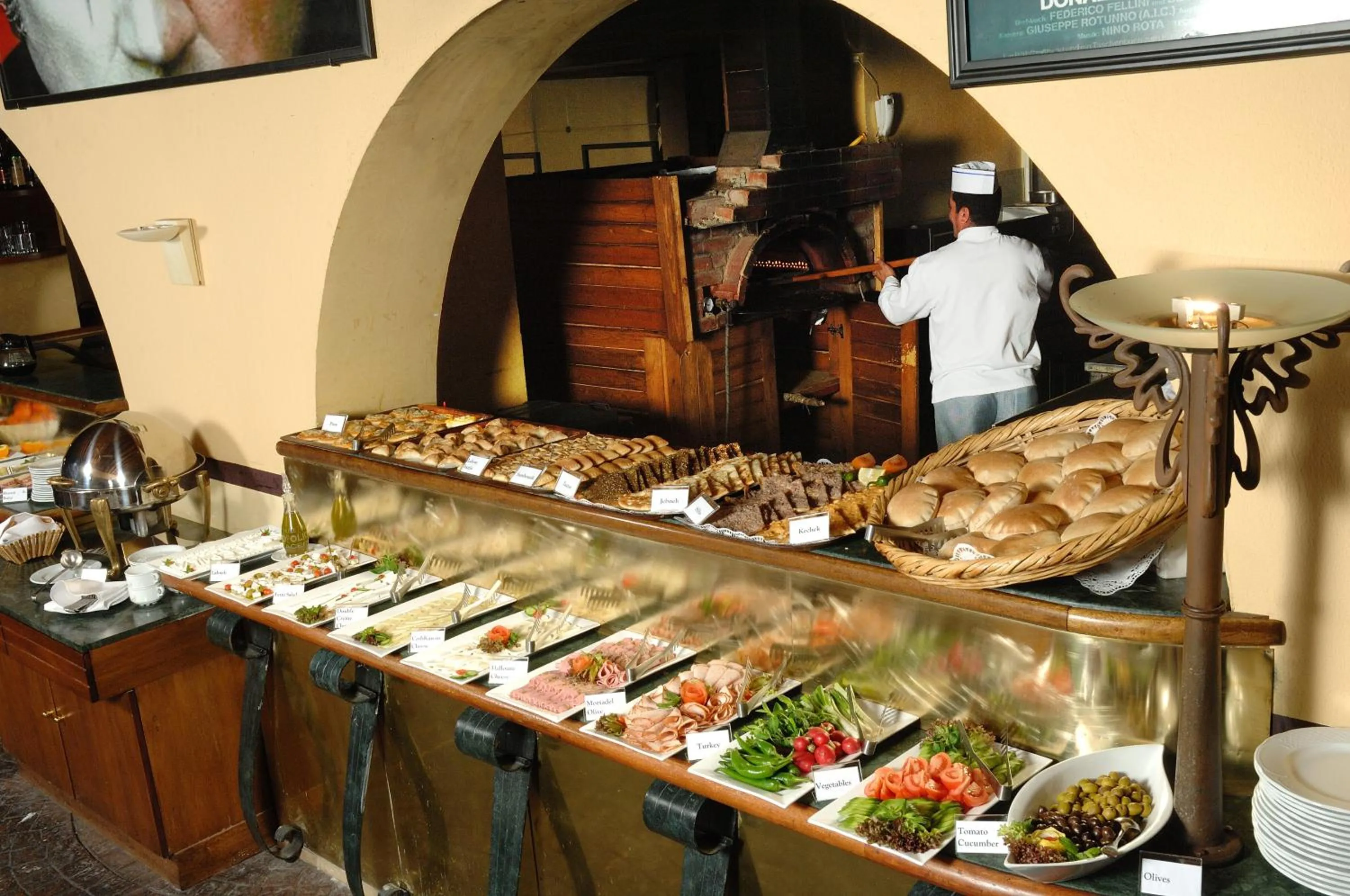 Restaurant/places to eat in Portemilio Hotel & Resort