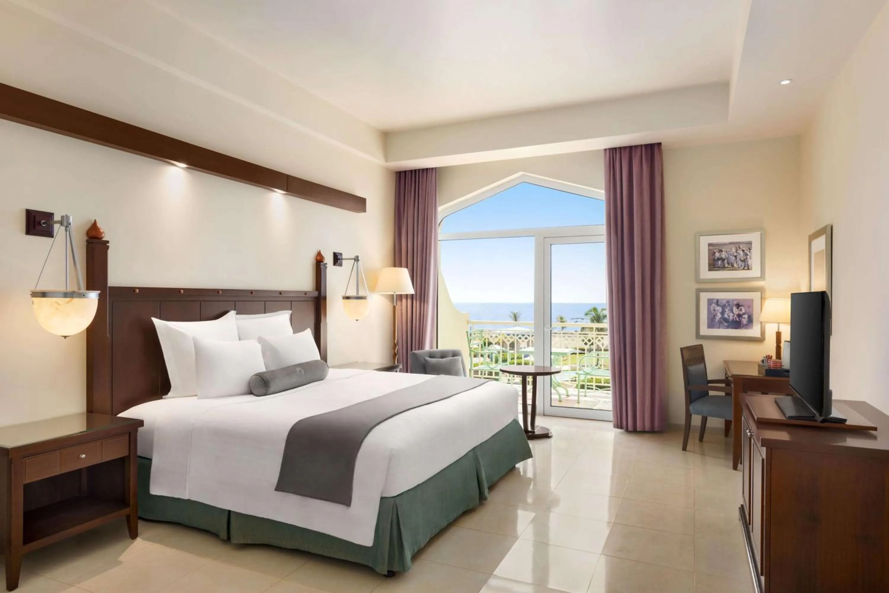 Bedroom, Bed in Wyndham Garden Salalah Mirbat