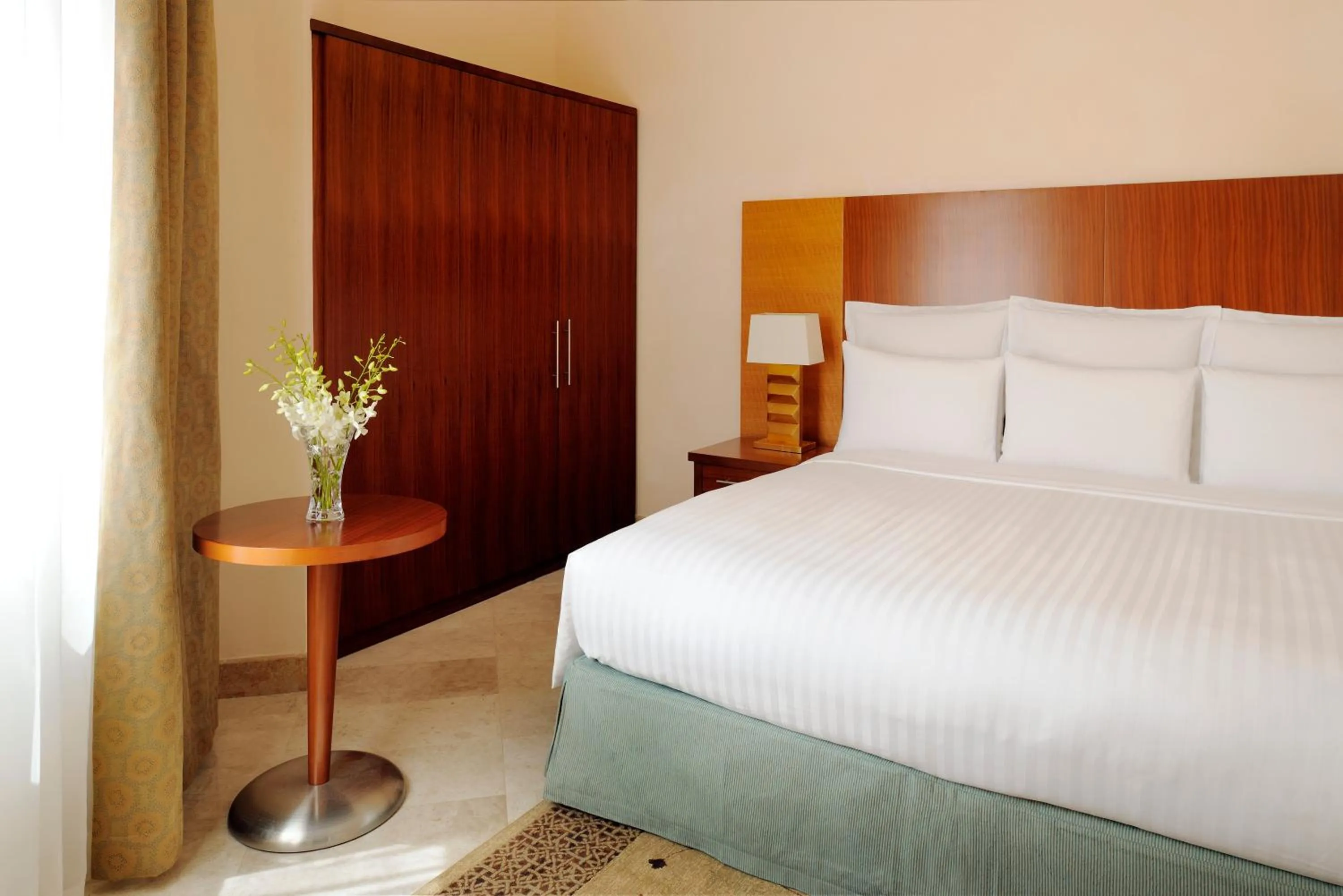 Bedroom, Bed in Wyndham Garden Salalah Mirbat