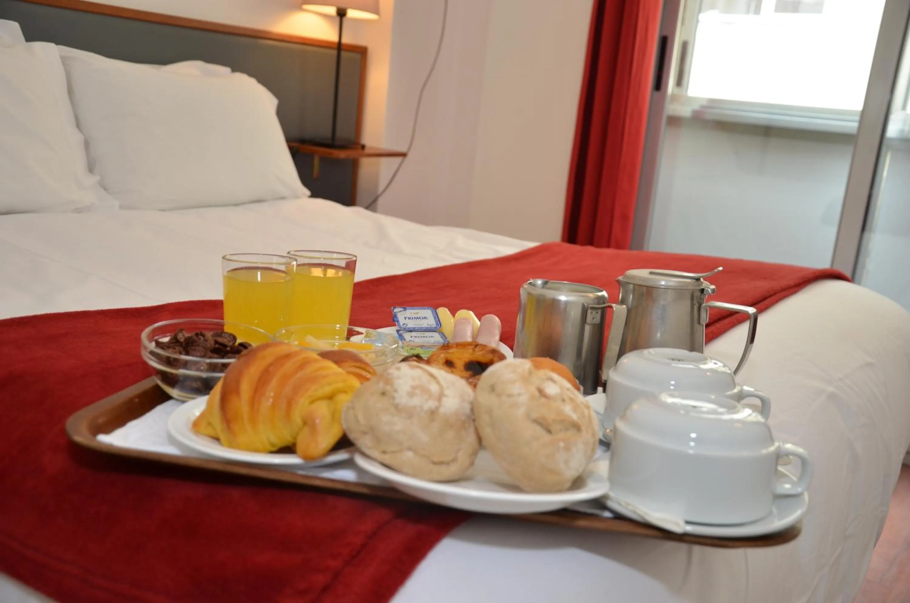 Food, Bed in Hotel Girassol