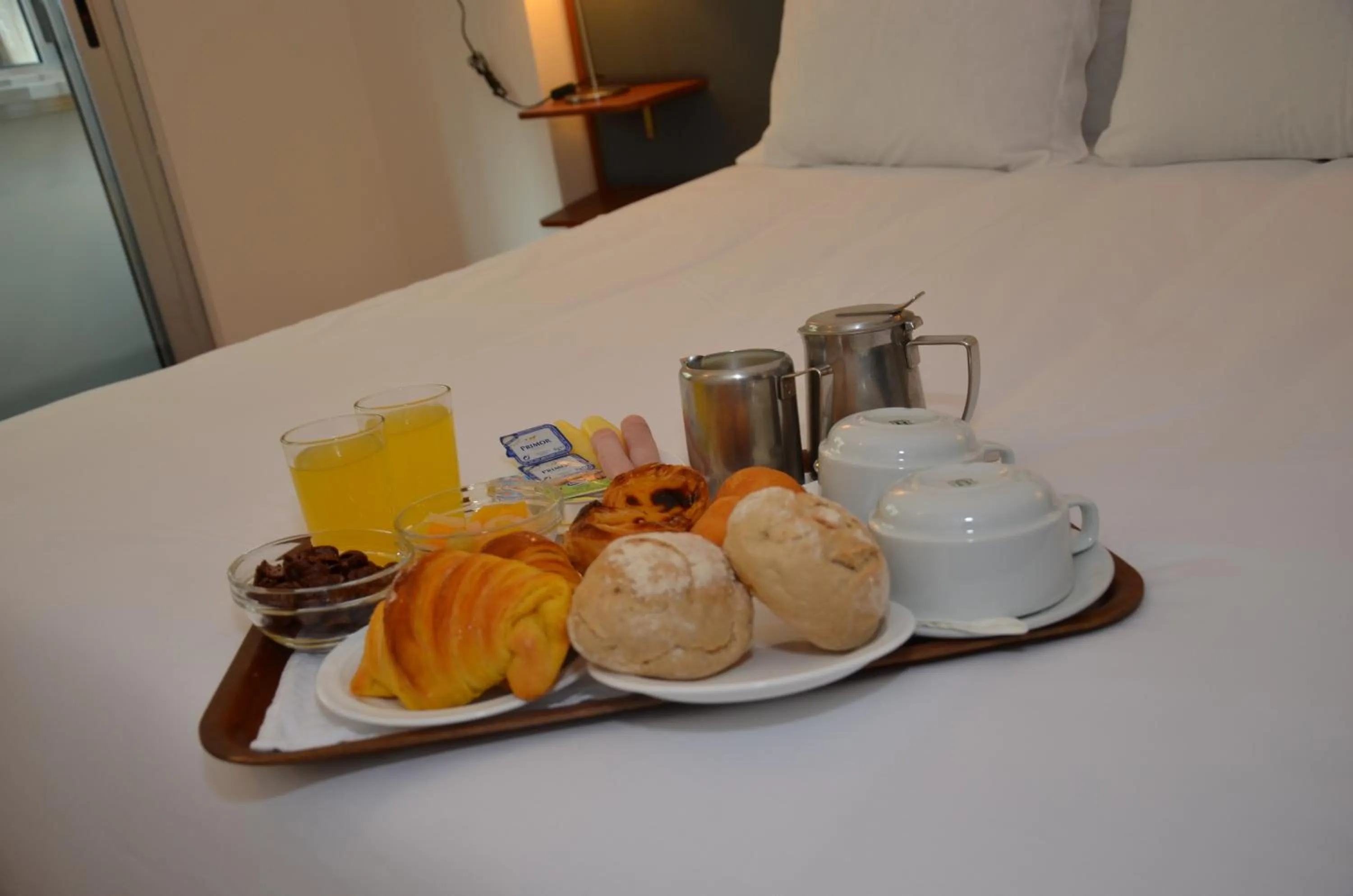 Food, Bed in Hotel Girassol